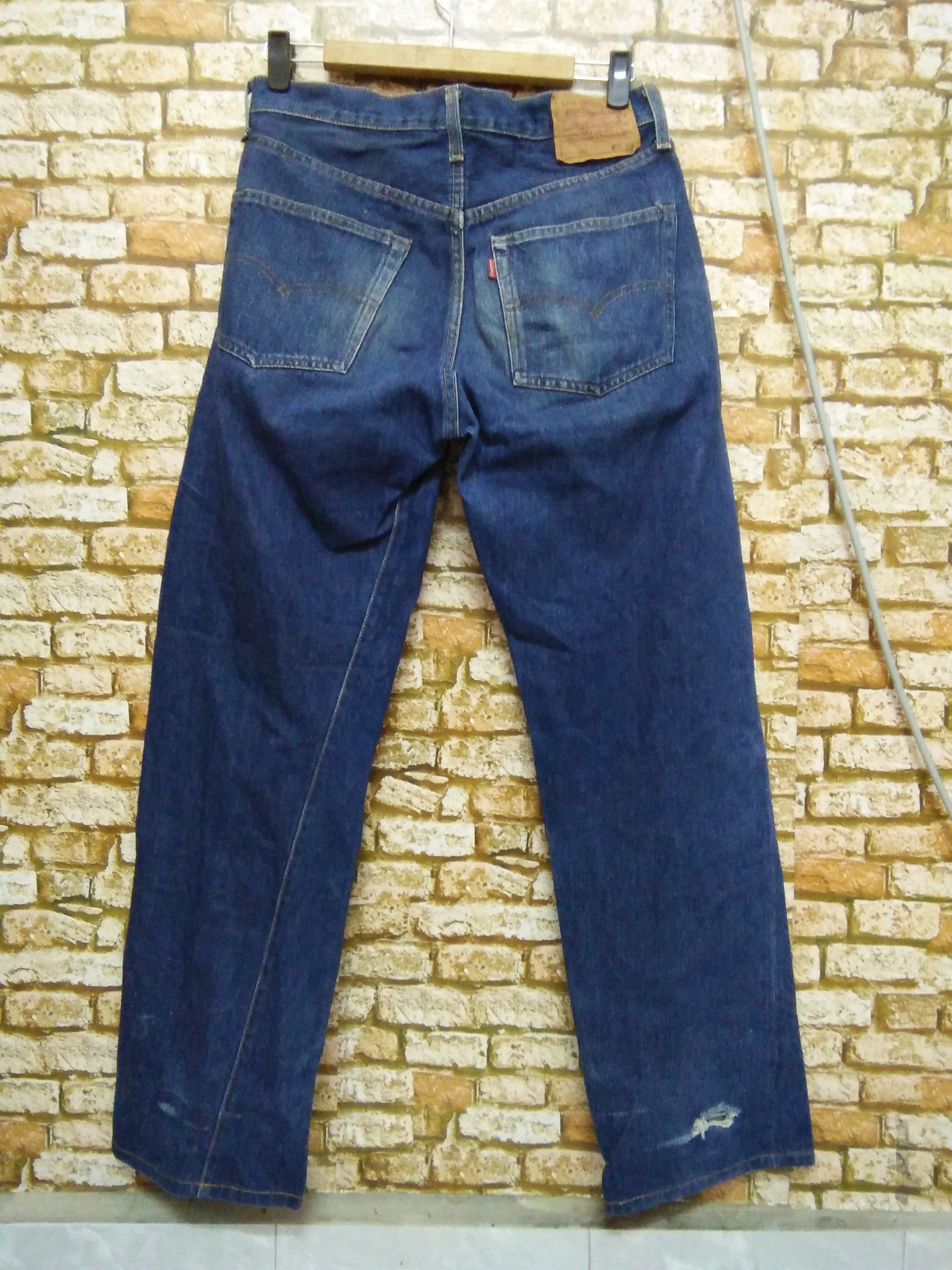 Levi's 90s LEVIS 501 BIG E SELVEDGE DENIM USA BUTTON #555 (A710) Size US 31 - 3 Thumbnail