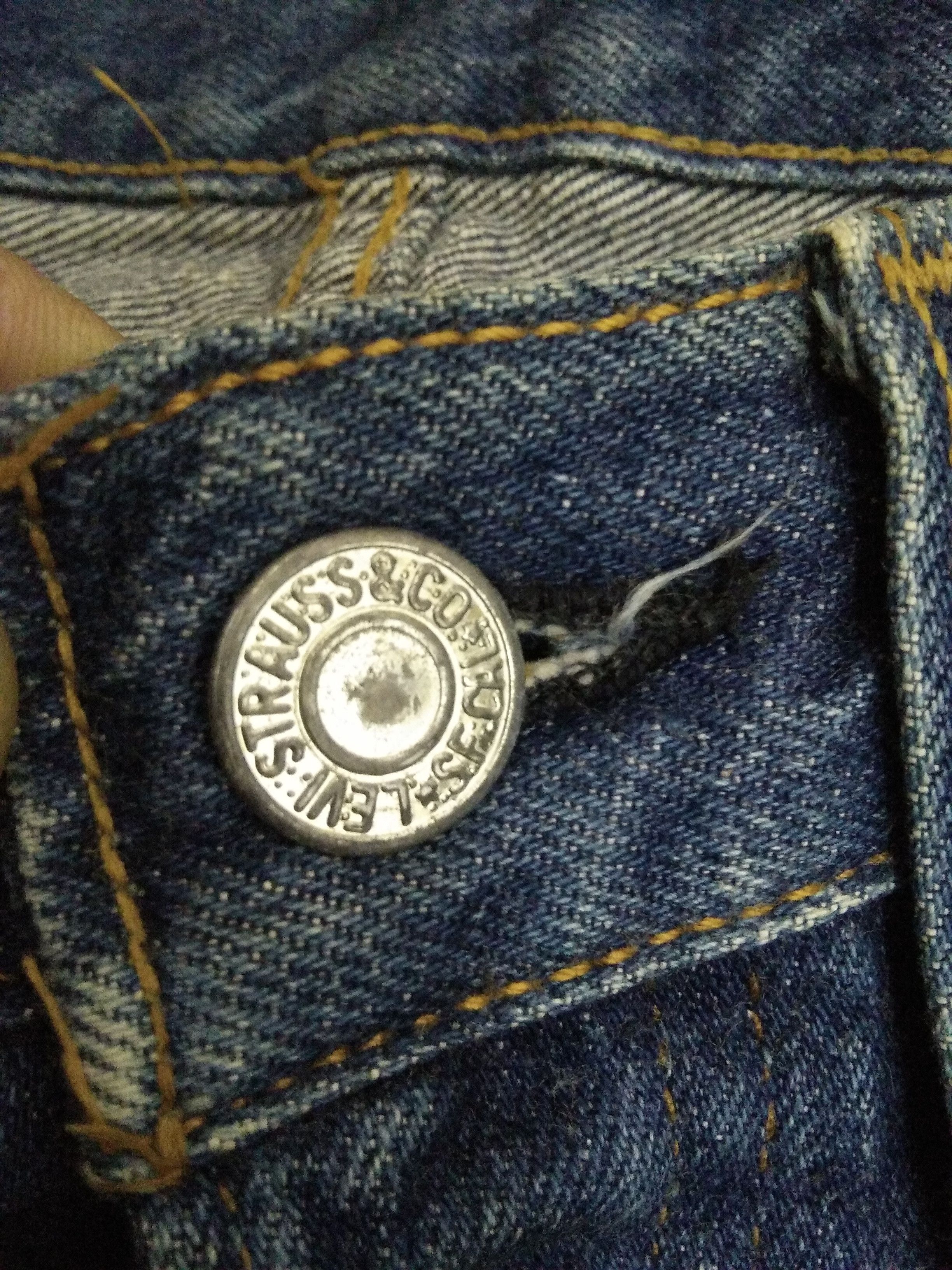Levi's 90s LEVIS 501 BIG E SELVEDGE DENIM USA BUTTON #555 (A710) Size US 31 - 8 Thumbnail