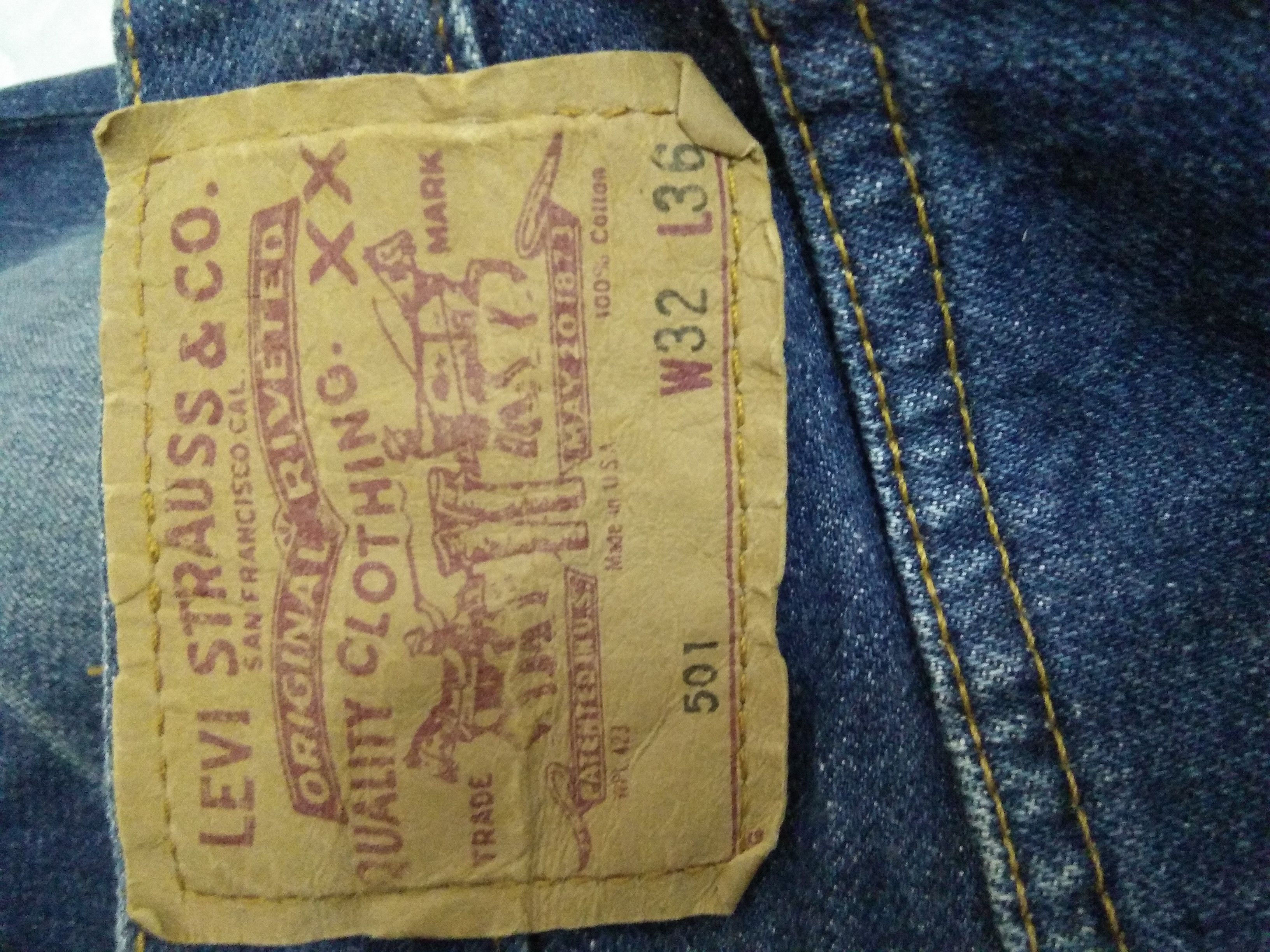 Levi's 90s LEVIS 501 BIG E SELVEDGE DENIM USA BUTTON #555 (A710) Size US 31 - 6 Thumbnail