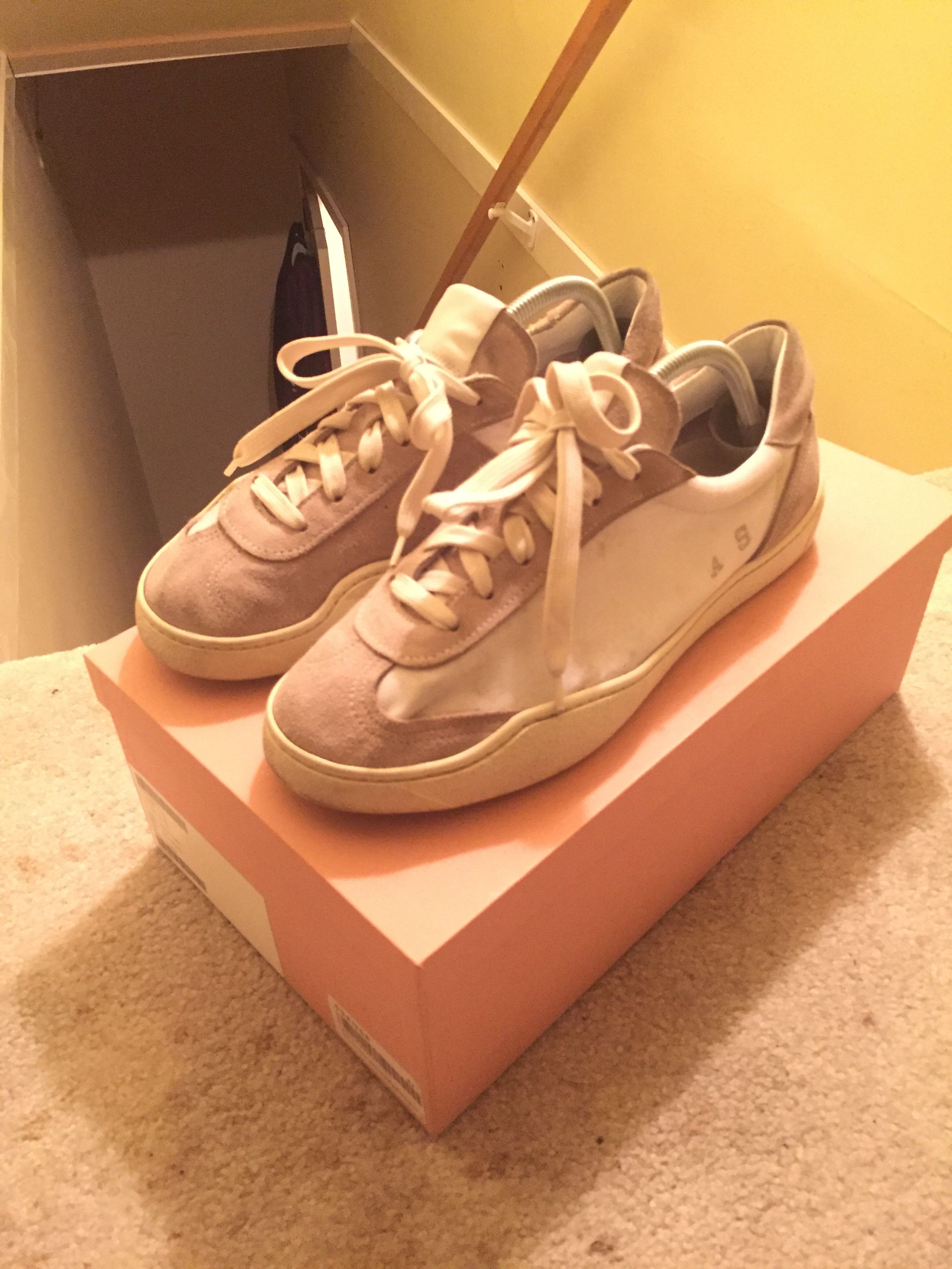Acne lars shop