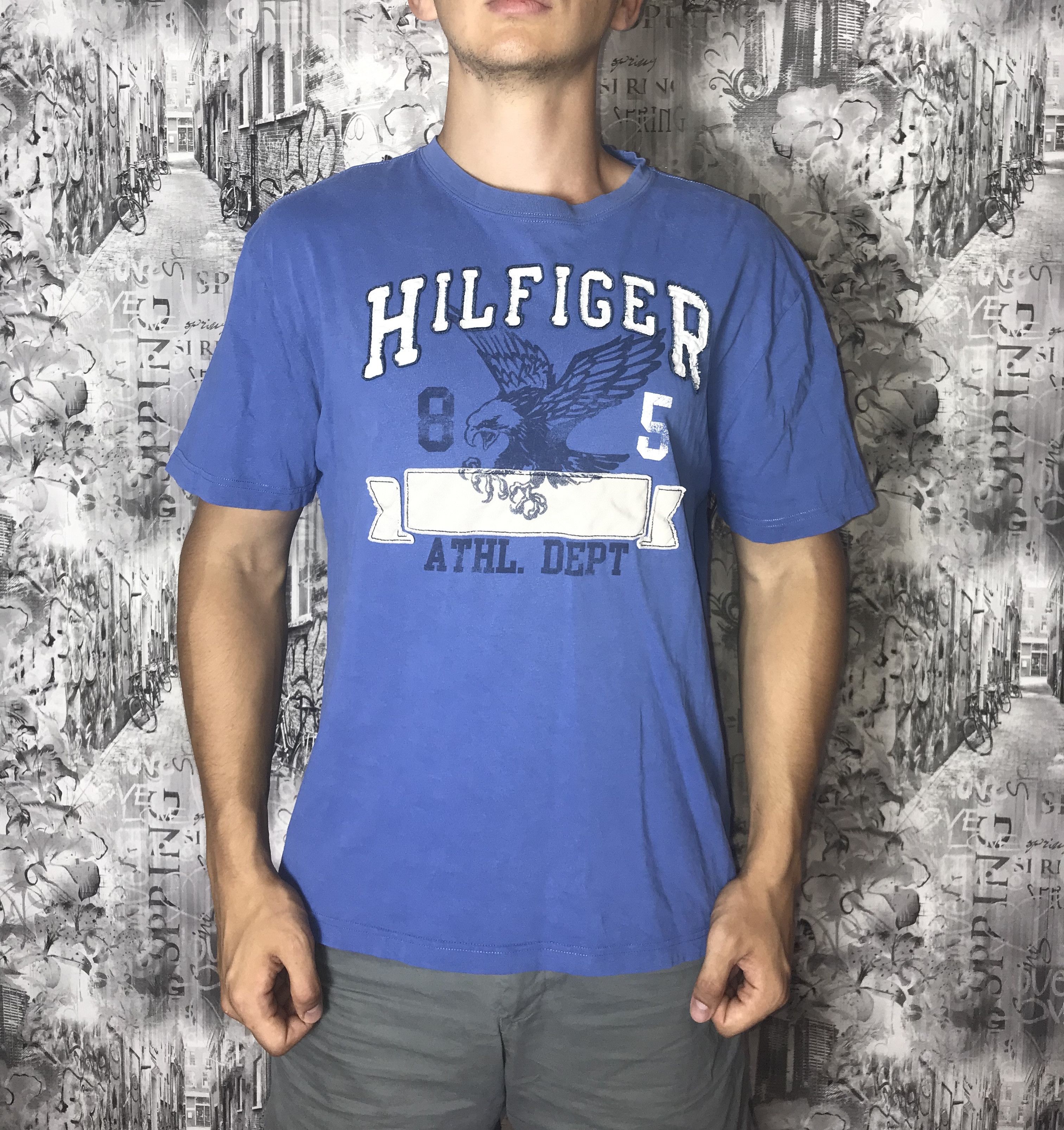 Tommy Hilfiger Tommy Hilfiger big logo tee Size US L / EU 52-54 / 3 - 1 Thumbnail