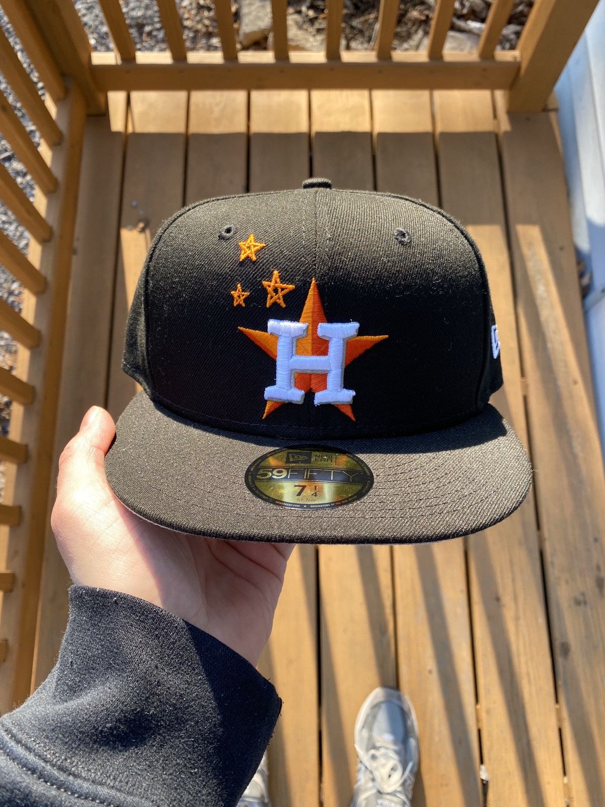 Houston Astros - 🎡 🎪🎢 The #ASTROWORLD x New Era Cap collab with Travis  Scott drops on Saturday at the #Astros Team Store. Available starting at  4pm. Supplies are limited. Game ticket