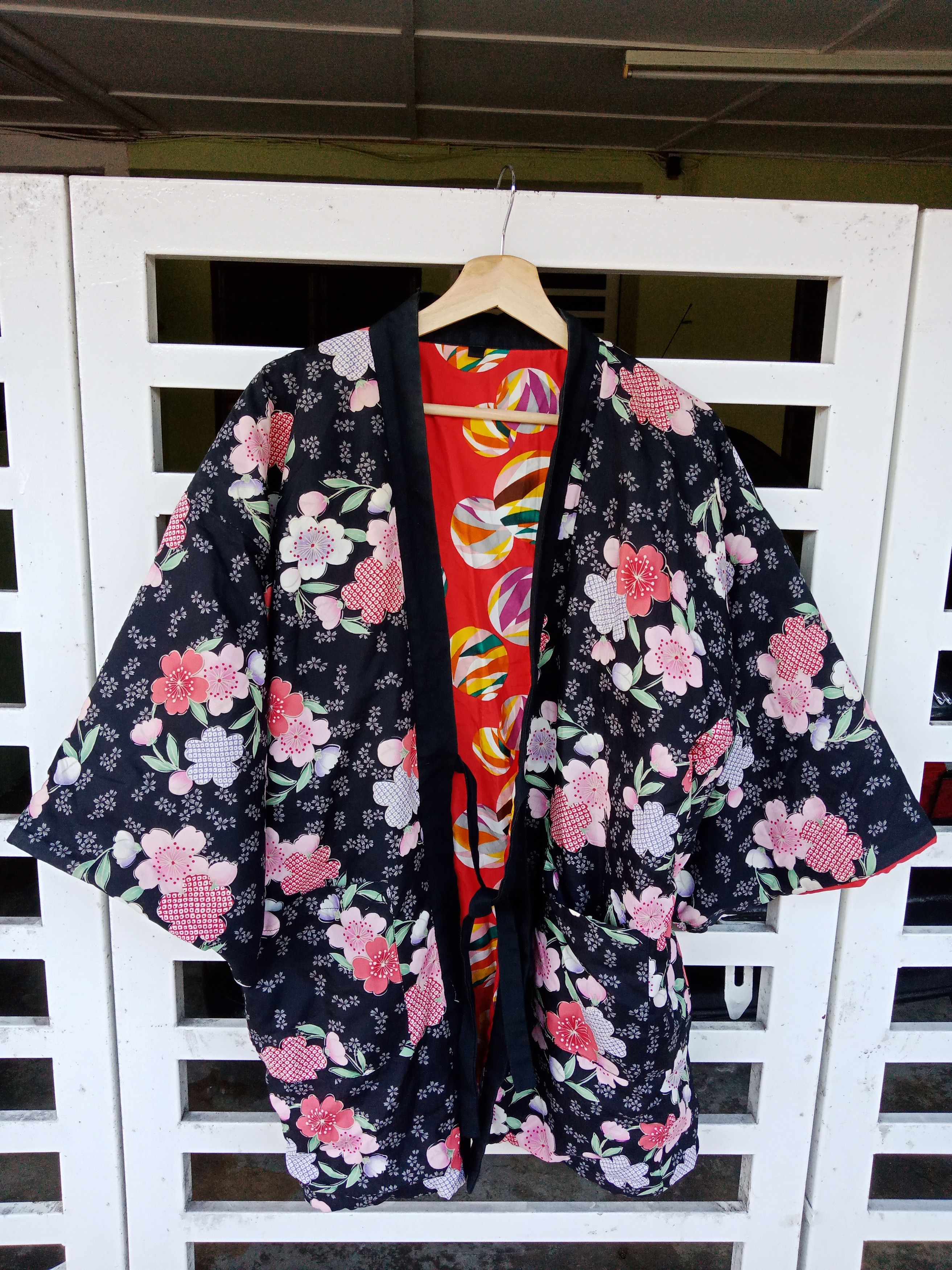 Japanese Brand Reversible Abstract Designs & Flowers Quilted Kimono Size US M / EU 48-50 / 2 - 8 Thumbnail