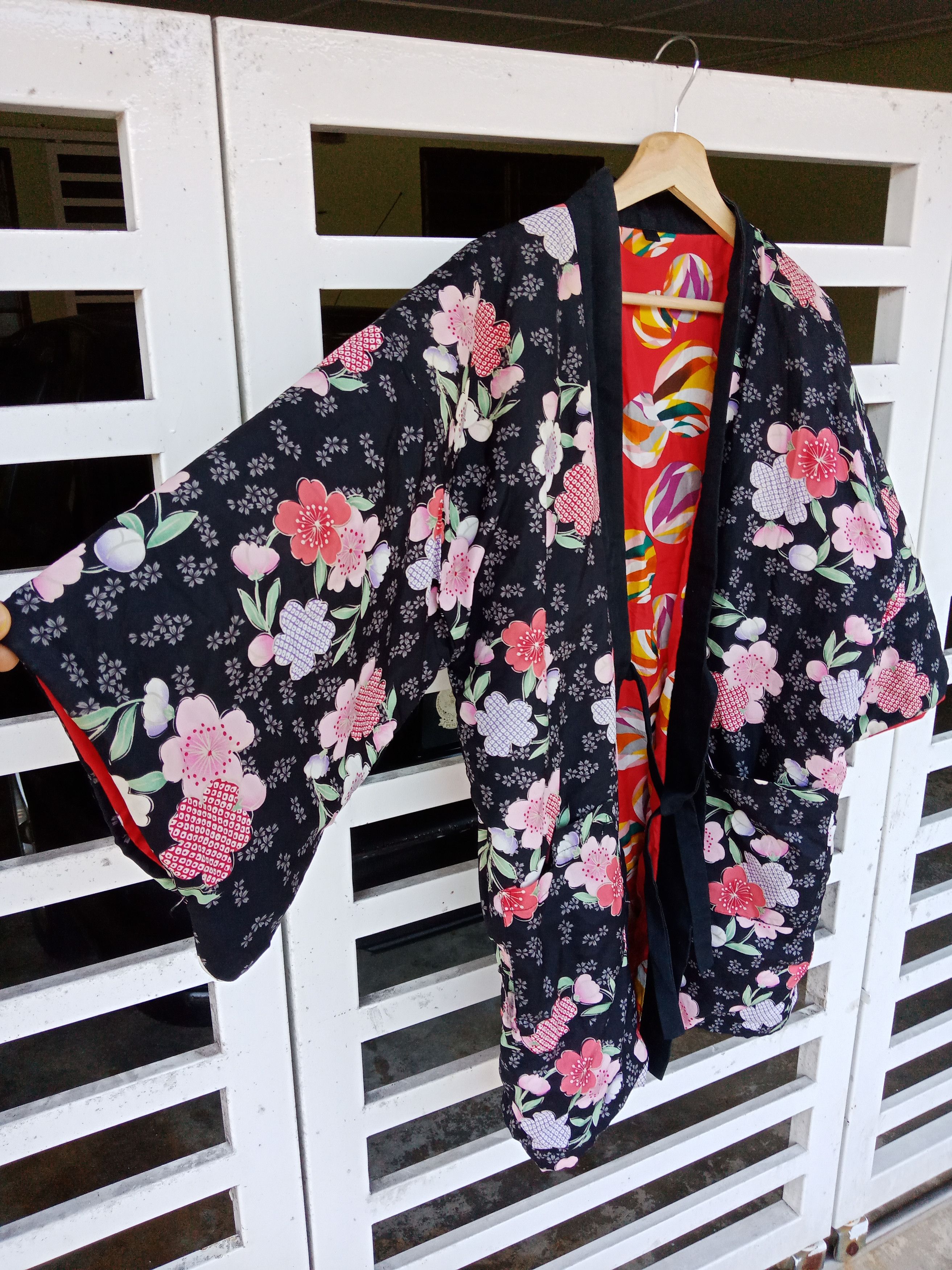 Japanese Brand Reversible Abstract Designs & Flowers Quilted Kimono Size US M / EU 48-50 / 2 - 10 Thumbnail