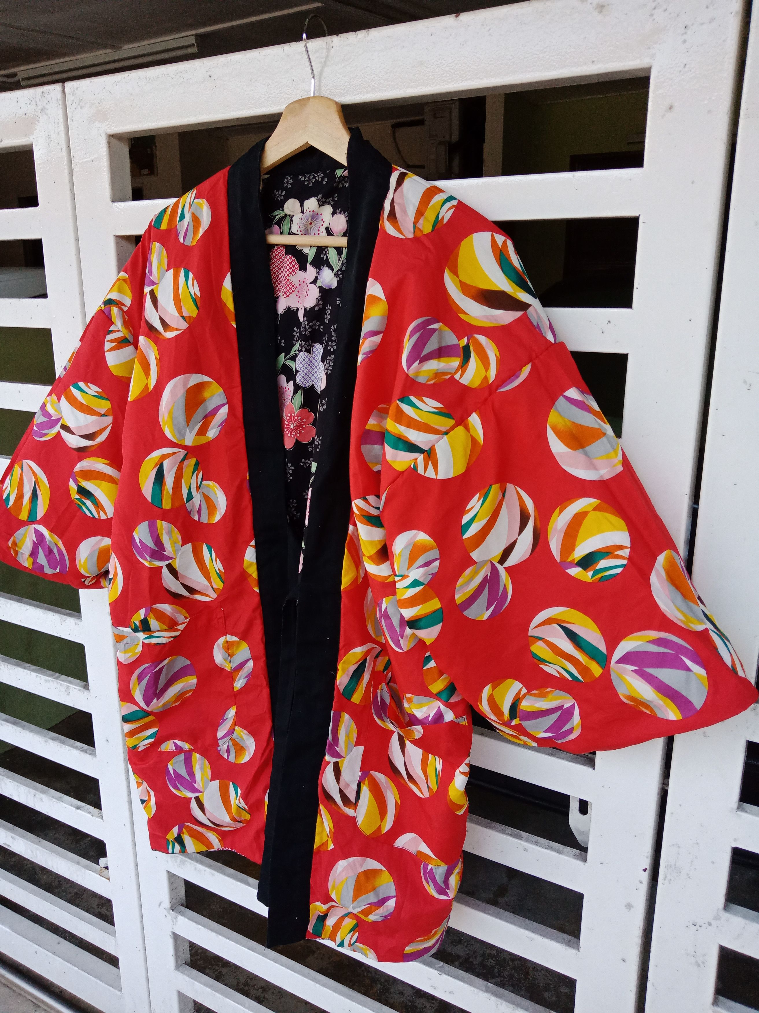 Japanese Brand Reversible Abstract Designs & Flowers Quilted Kimono Size US M / EU 48-50 / 2 - 4 Thumbnail