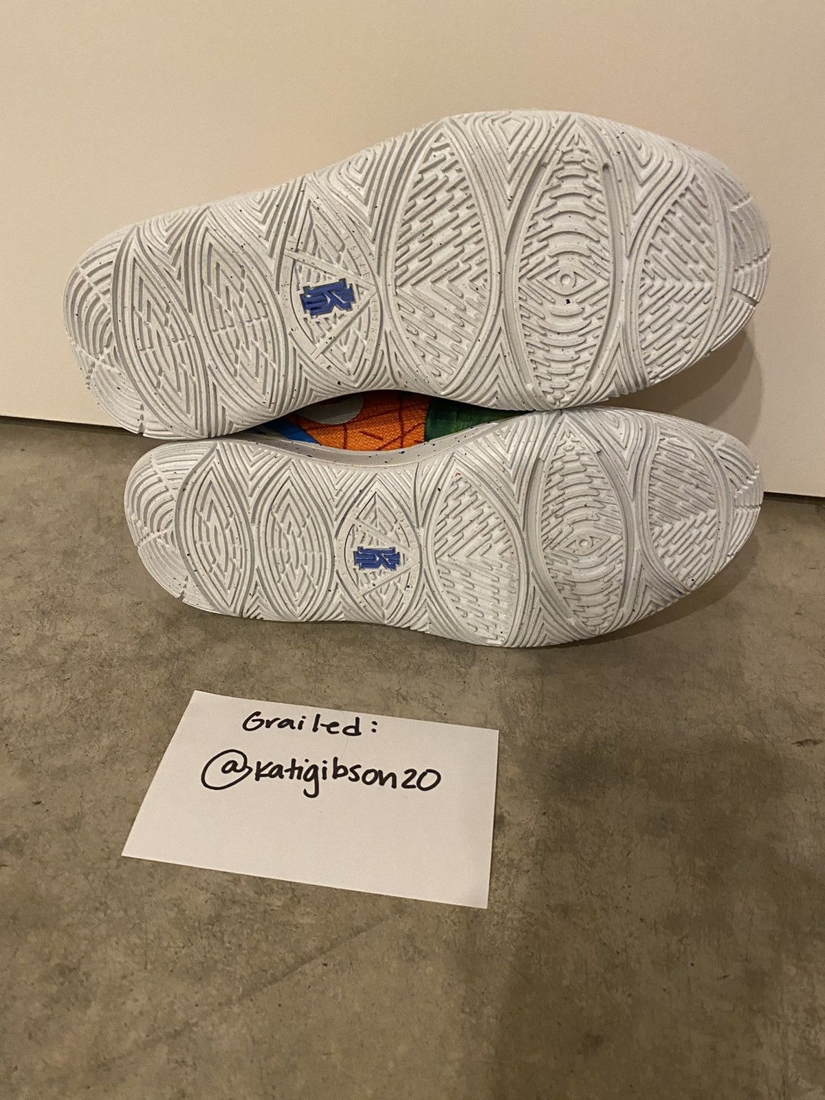 Nike Spongebob Squarepants x Kyrie 5 “Pineapple House” Size 6.5 Size US 6.5 / EU 39-40 - 5 Thumbnail