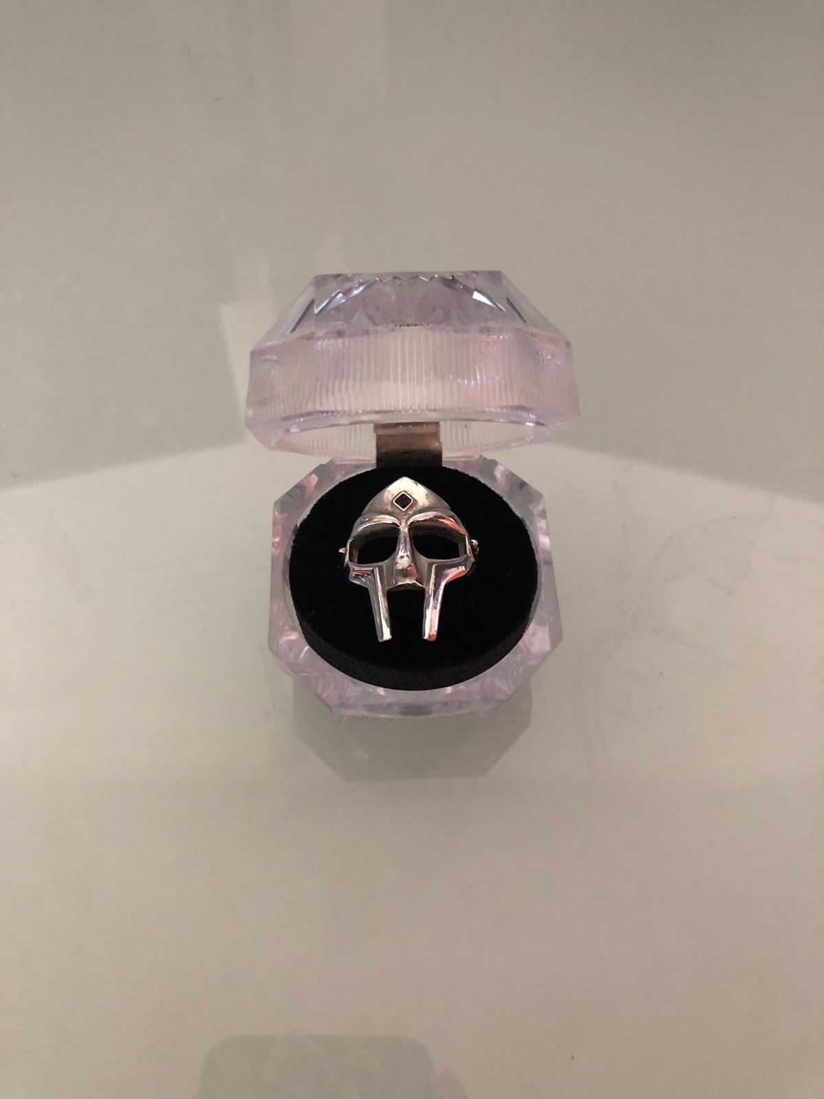 Bague Han Cholo Argent 925 MF DOOM – Pierre Rouge, Pièce Collector Hip-hop