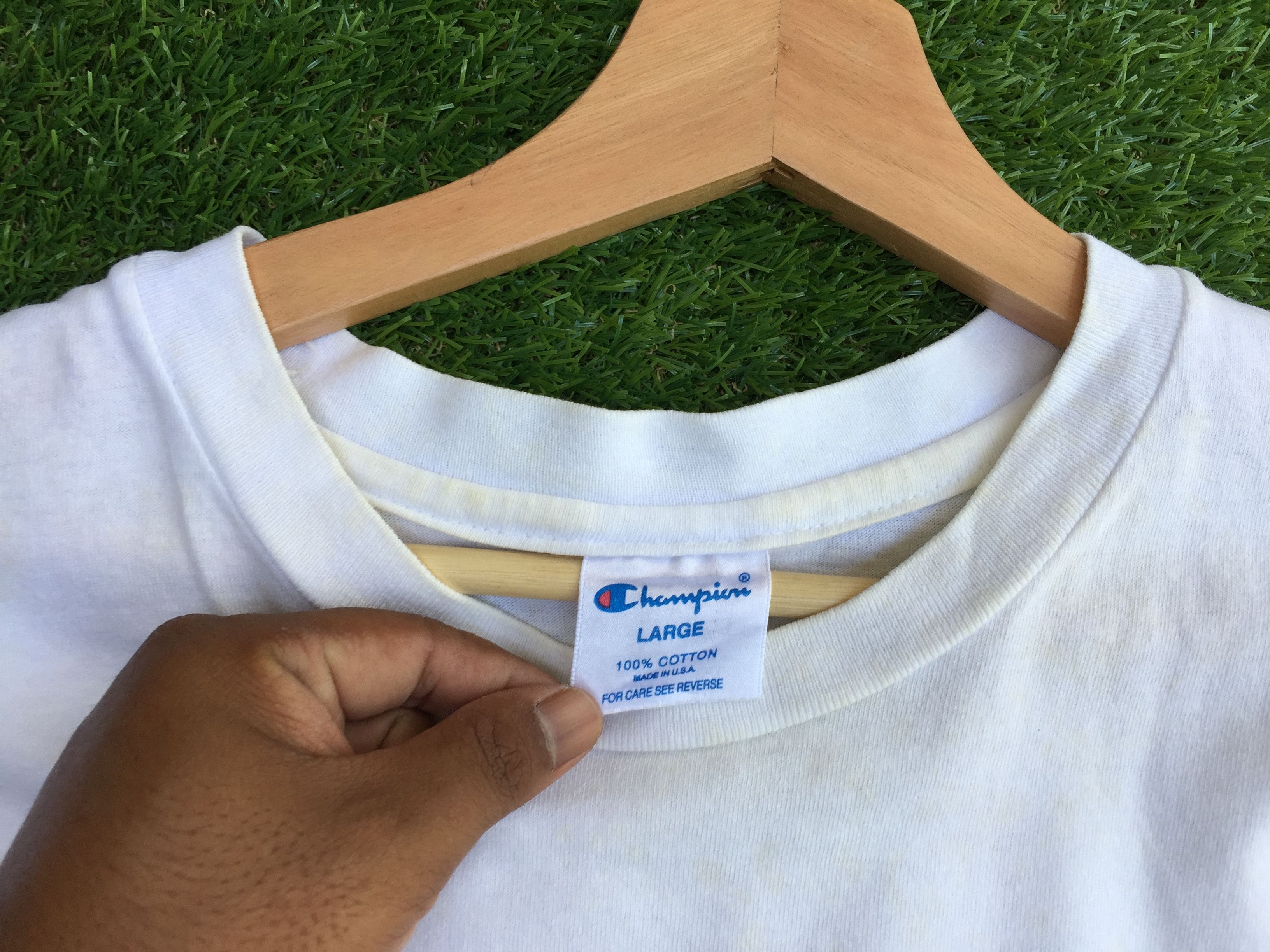 Champion Vintage Champion Big Logo Tshirt Made In Usa Size US L / EU 52-54 / 3 - 5 Thumbnail