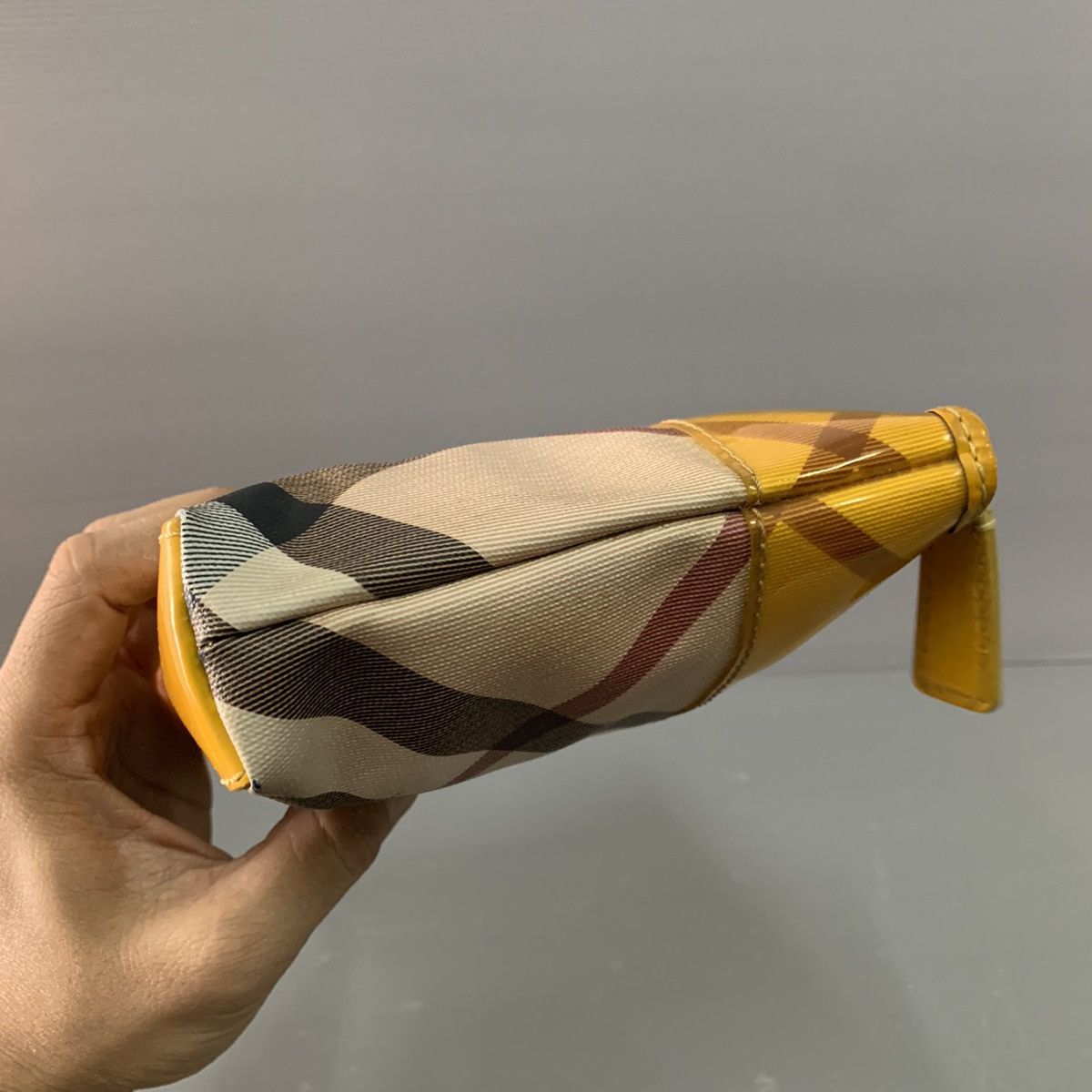 Burberry Burberry Pouch Clutch Bag Size ONE SIZE - 6 Thumbnail