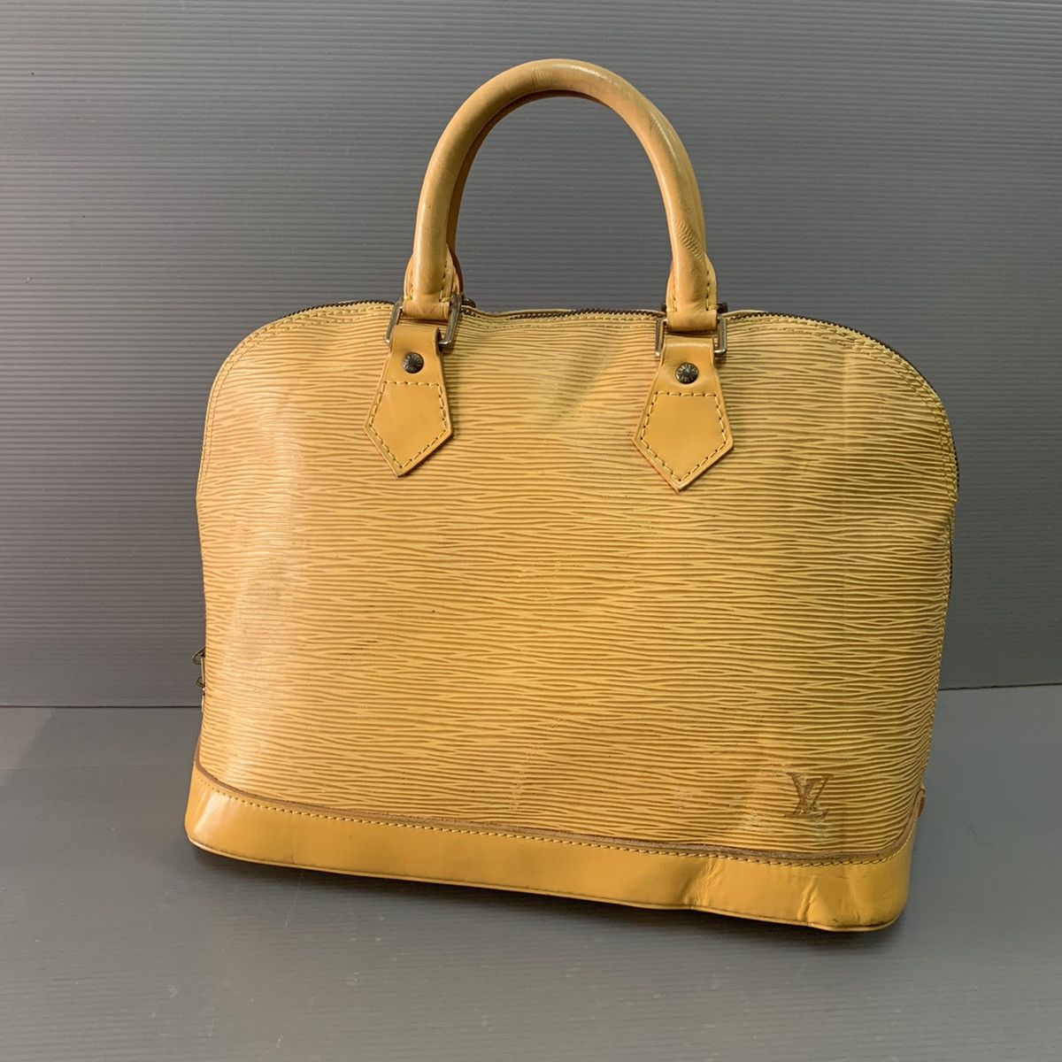 Louis Vuitton Louis Vuitton Epi Leather Alma Size ONE SIZE - 1 Thumbnail
