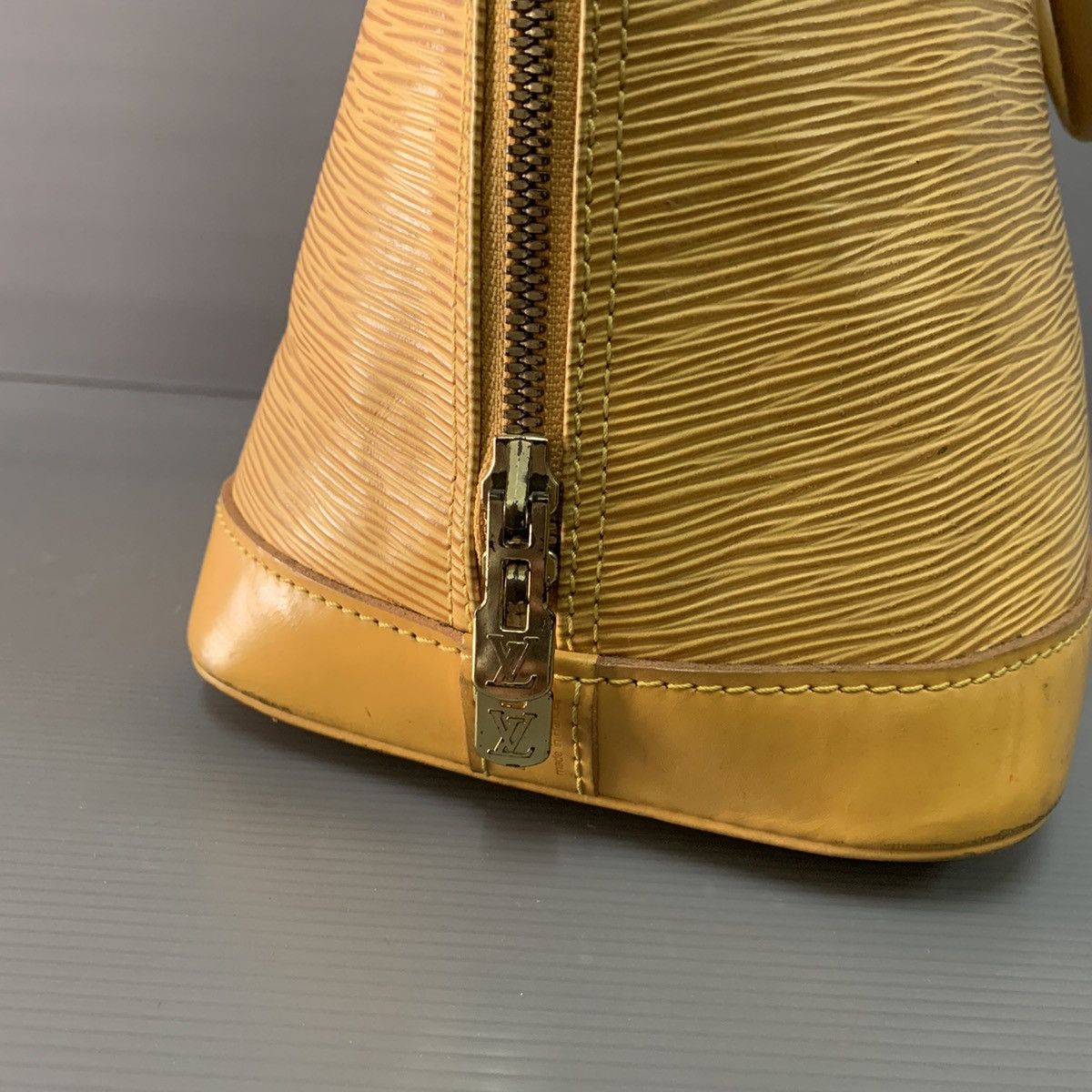 Louis Vuitton Louis Vuitton Epi Leather Alma Size ONE SIZE - 3 Thumbnail