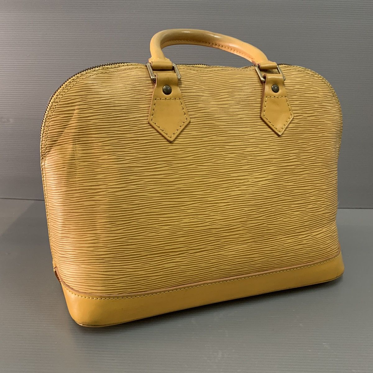 Louis Vuitton Louis Vuitton Epi Leather Alma Size ONE SIZE - 6 Thumbnail