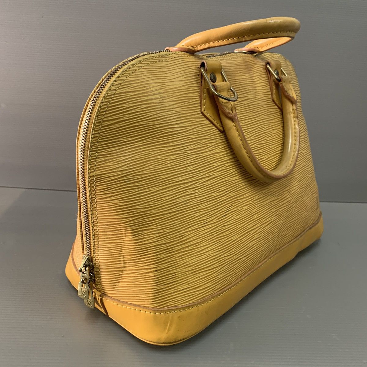 Louis Vuitton Louis Vuitton Epi Leather Alma Size ONE SIZE - 4 Thumbnail