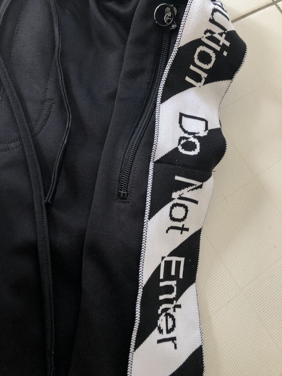 Off-White RARE CAUTION DO NOT ENTER Black Side Jogger Sweatpants Size US 30 / EU 46 - 6 Thumbnail