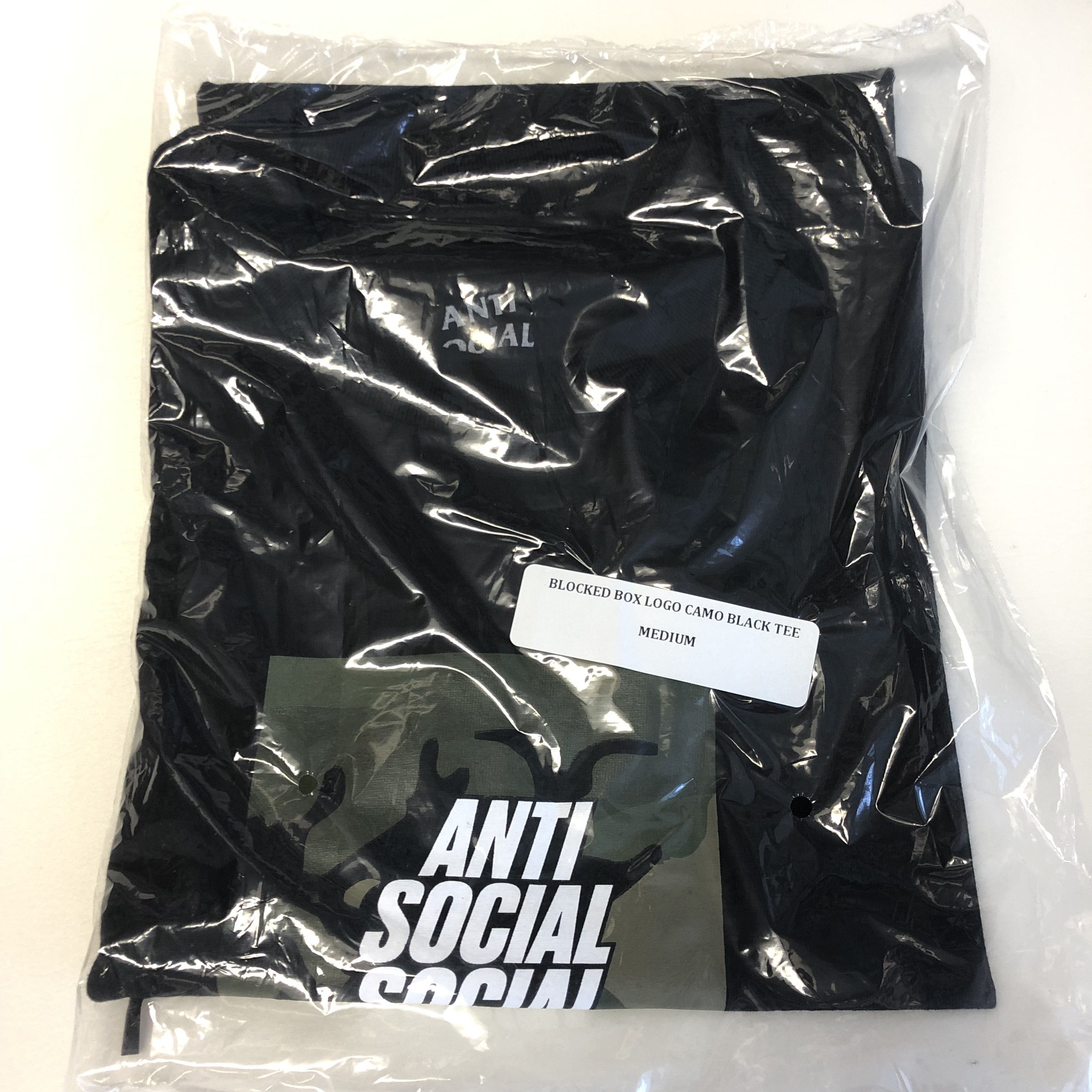 DS ASSC Blocked Camo Box white Logo Black Tee Supreme Bape