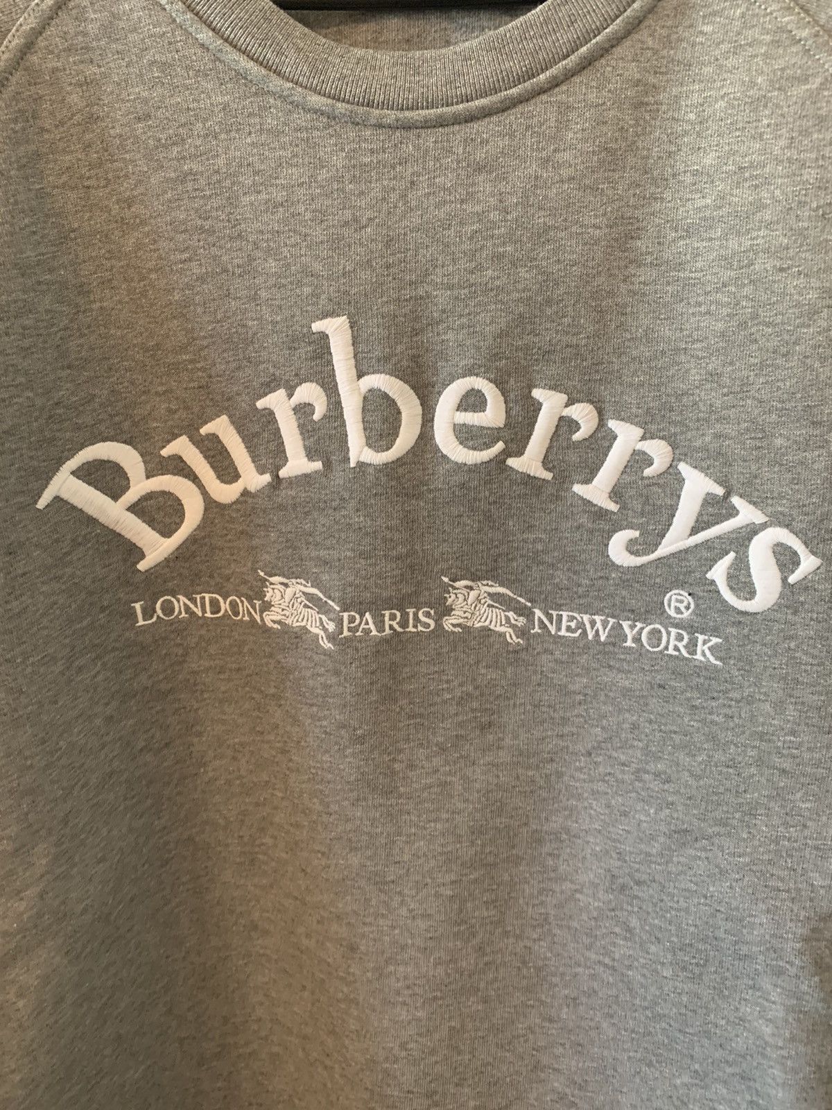 Burberry Battarni Logo outlets White Crewneck Sweatshirt/Sweater Size Medium