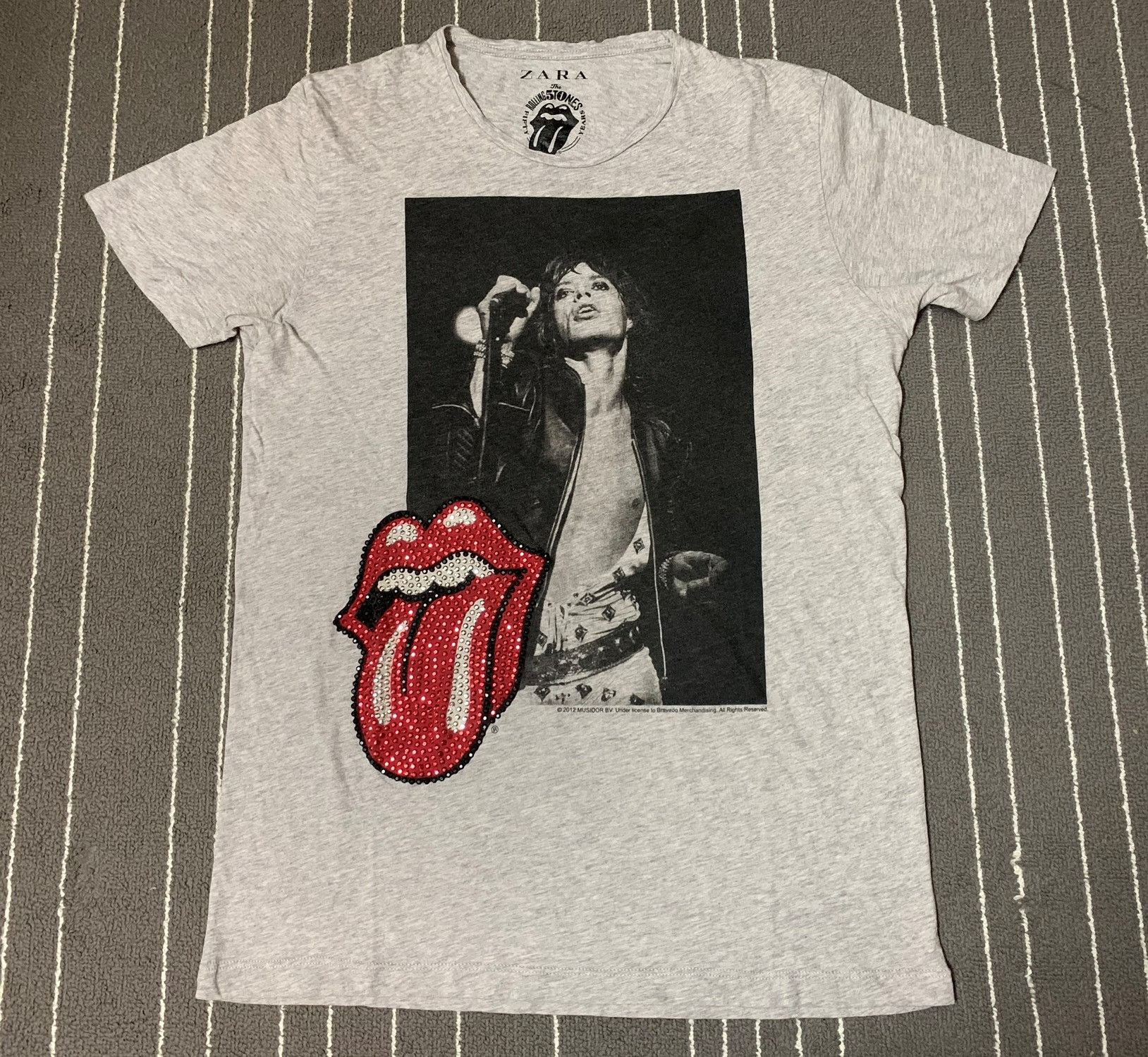 【ZARA】THE ROLLING STONESＴシャツ | 1277/315/807 ROLLING STONES © PRINTED T-SHIRT - Mid-gray | ZARA United States
