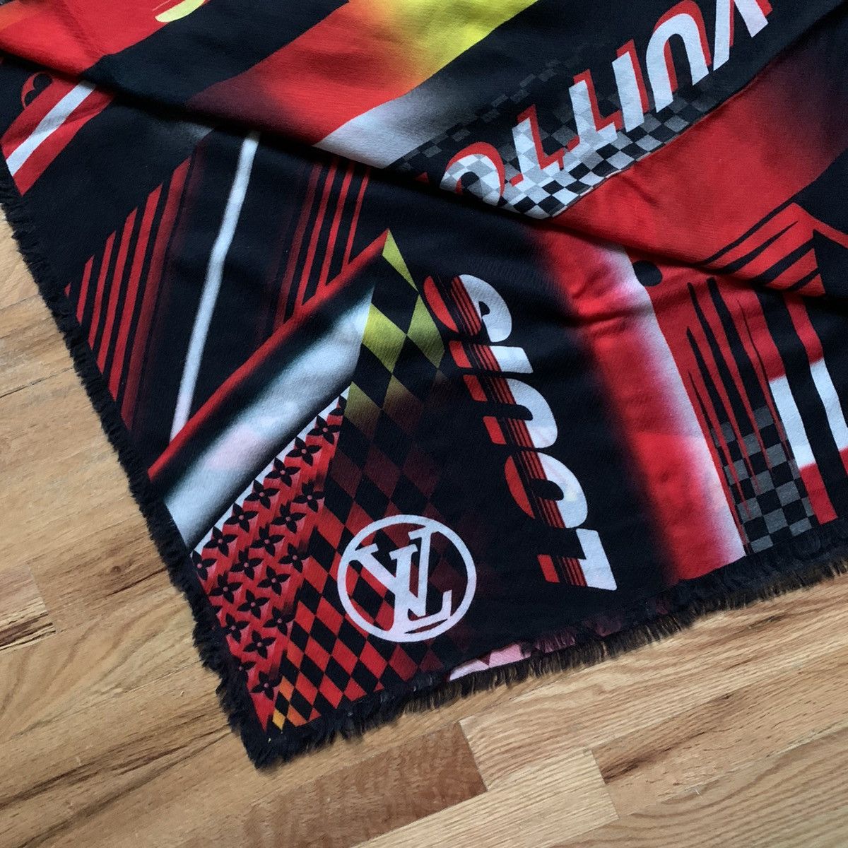 Louis Vuitton 2017 Cruise Speedy Race Print Big Scarf Size ONE SIZE - 3 Thumbnail