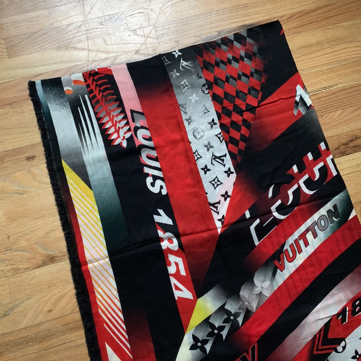 Louis Vuitton 2017 Cruise Speedy Race Print Big Scarf Size ONE SIZE - 2 Thumbnail