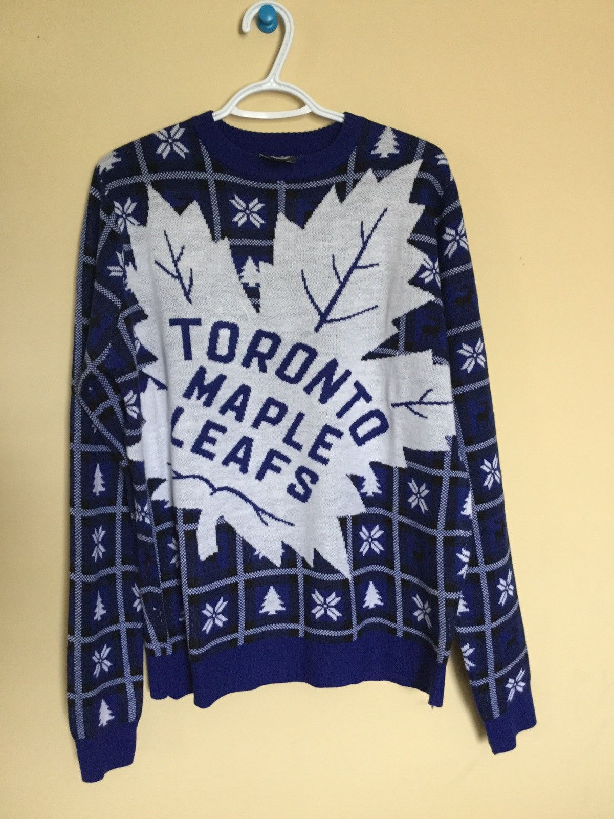 Toronto Maple Leafs on X: The @RealSports #TMLtalk TOTN prize is a #Leafs  ugly x-mas sweater  (players not included)   / X