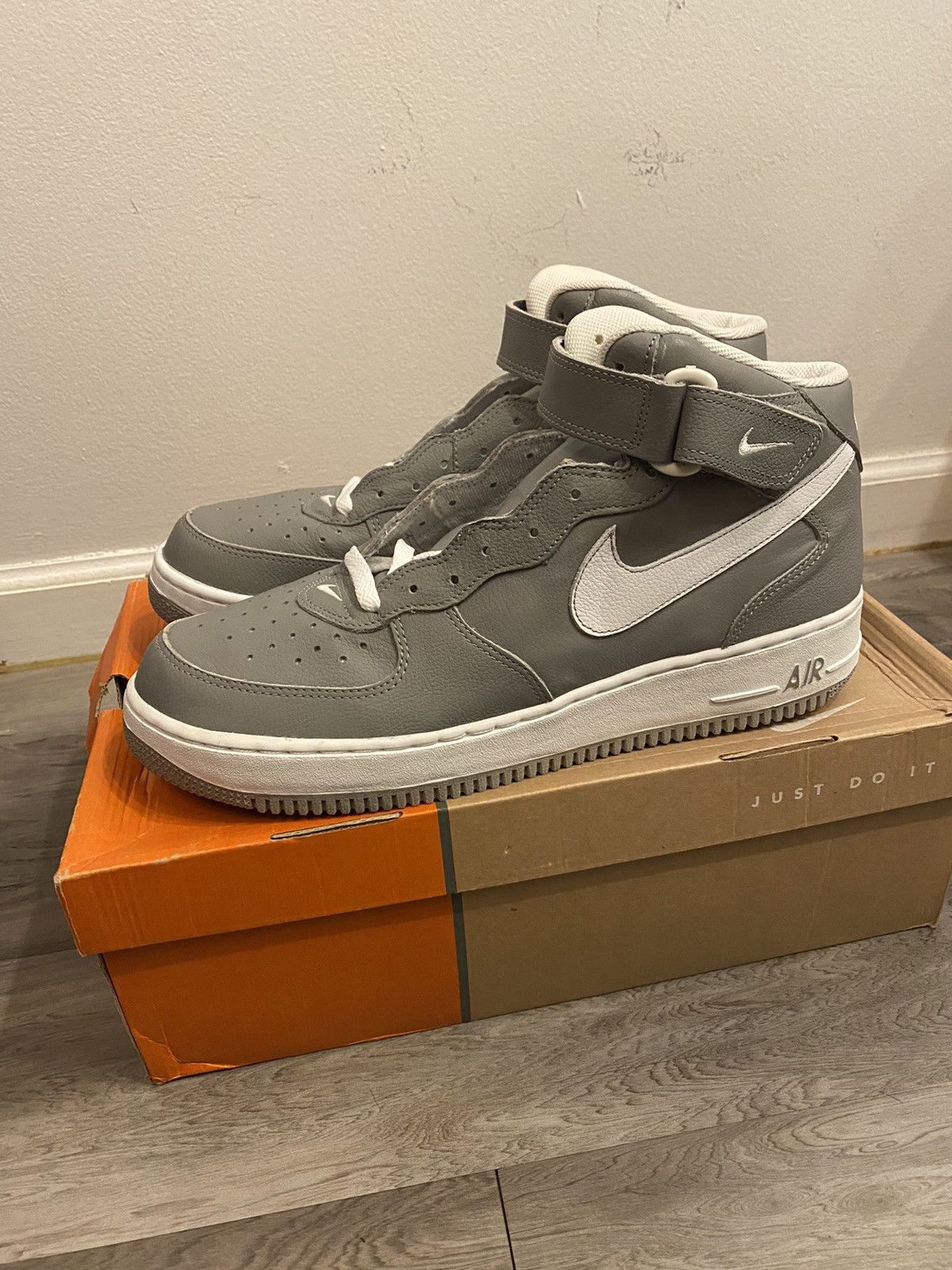 Just do it air force 1 mid hotsell