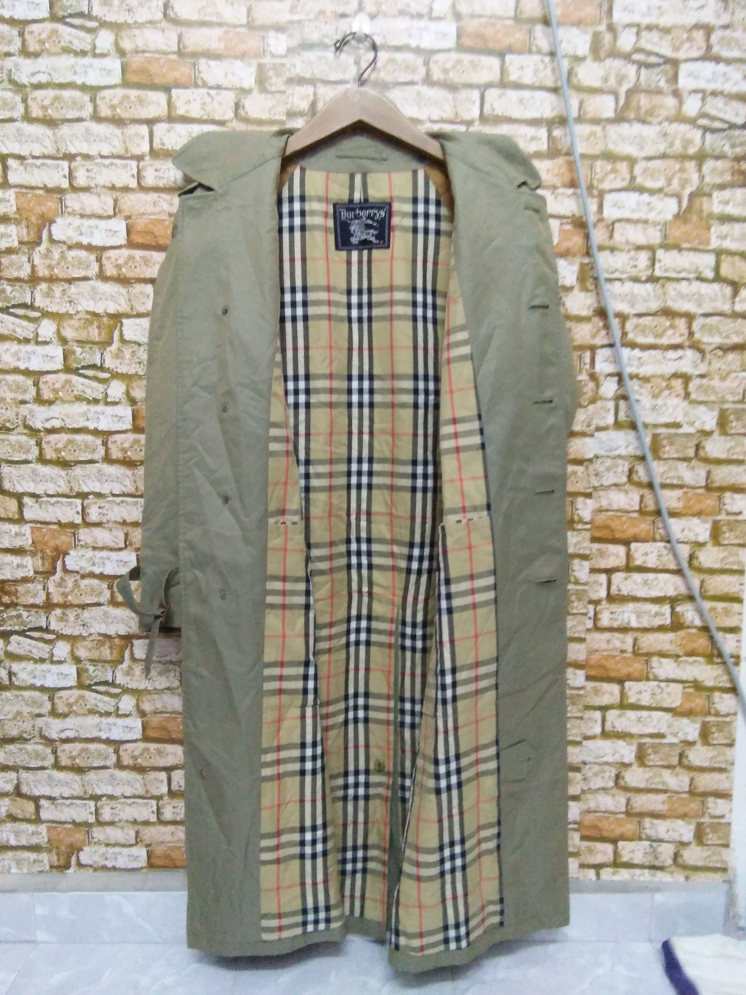 Burberry BURBERRY NOVA CHECK TRENCH COAT (A331) Size US M / EU 48-50 / 2 - 1 Thumbnail