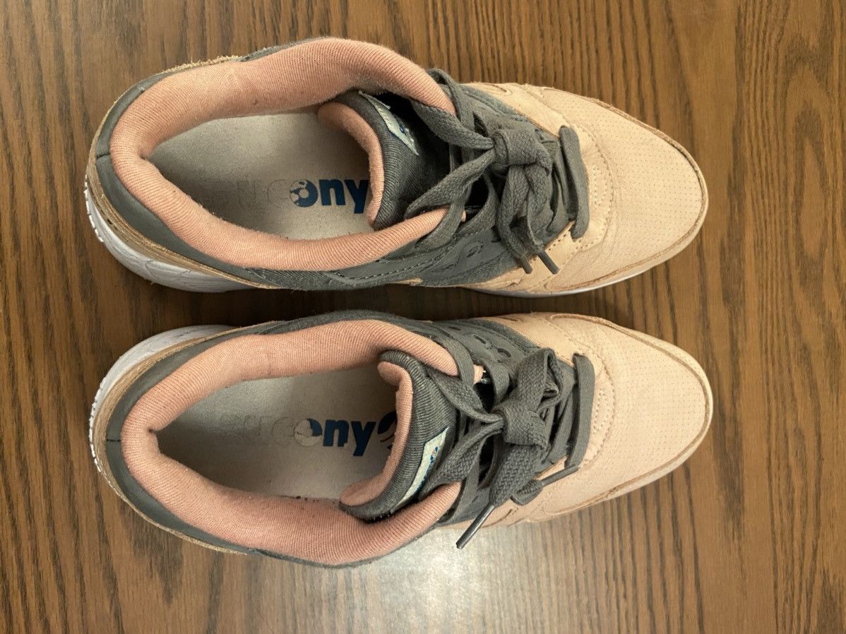 Saucony Saucony Grid 8000 Salmon / Charcoal Size US 9.5 / EU 42-43 - 3 Thumbnail