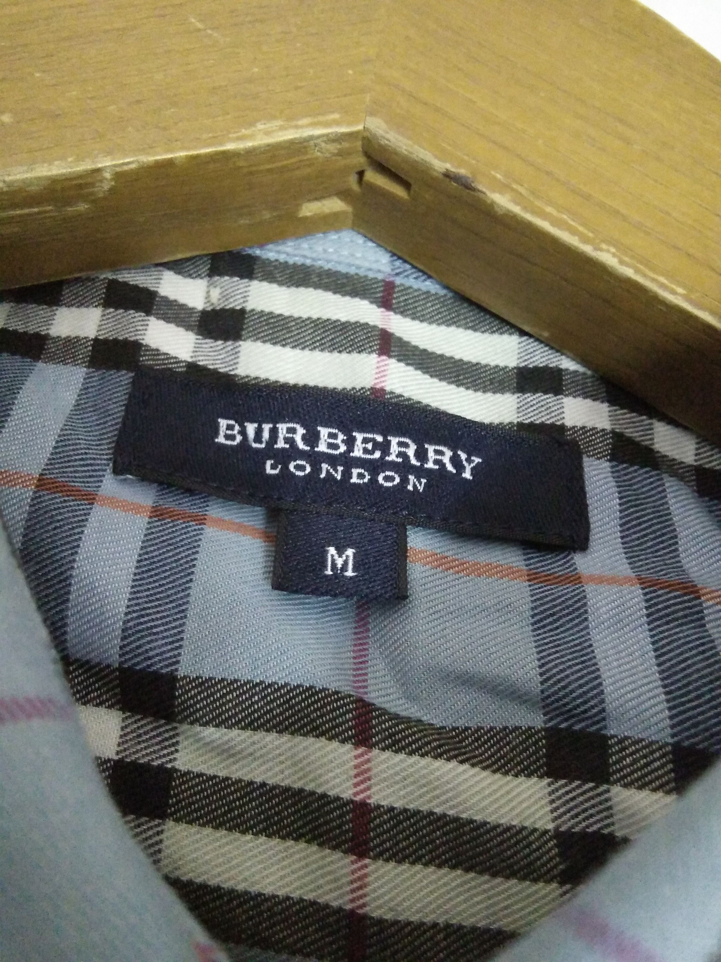 Burberry BURBERRY NOVA CHECK SHIRT BUTTON (A544) Size US M / EU 48-50 / 2 - 4 Thumbnail