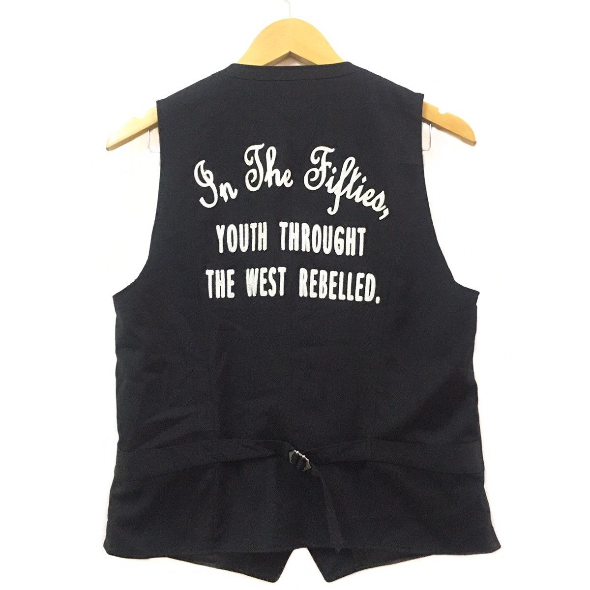 United Arrows × monkey time Buckleback waistcoat chainstitch embroidered Vest Size US M / EU 48-50 / 2 - 1 Thumbnail