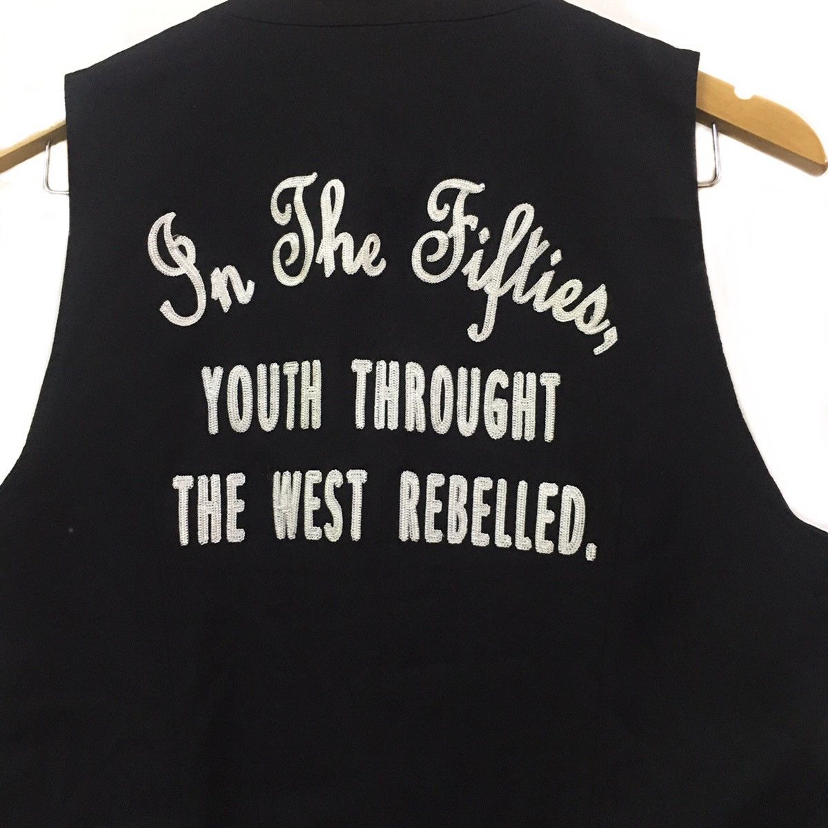 United Arrows × monkey time Buckleback waistcoat chainstitch embroidered Vest Size US M / EU 48-50 / 2 - 6 Thumbnail