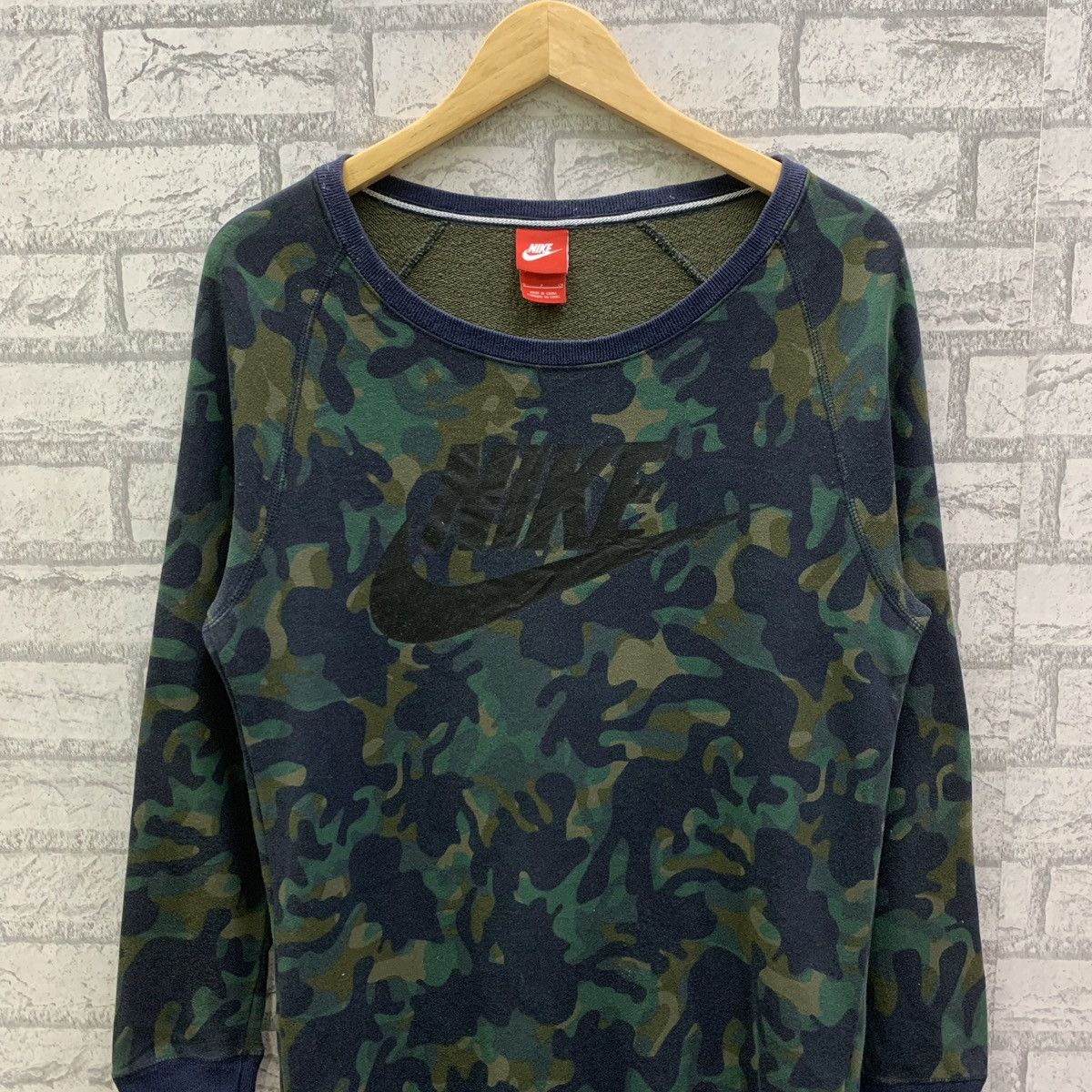Nike Nike Swoosh Camo Sweatshirts For Women Size S / US 4 / IT 40 - 3 Thumbnail