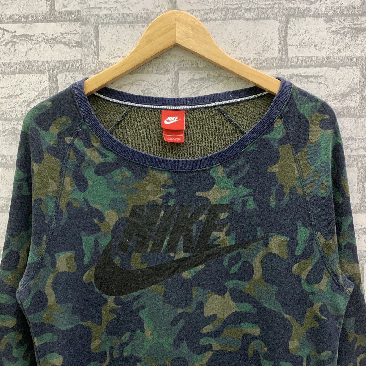 Nike Nike Swoosh Camo Sweatshirts For Women Size S / US 4 / IT 40 - 4 Thumbnail