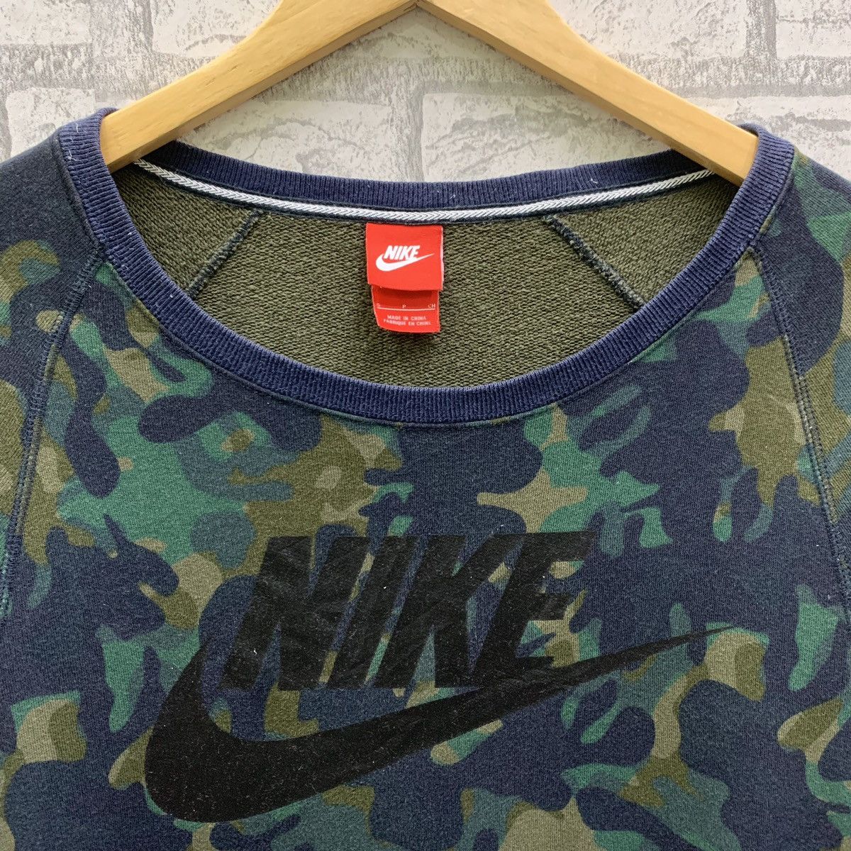 Nike Nike Swoosh Camo Sweatshirts For Women Size S / US 4 / IT 40 - 5 Thumbnail