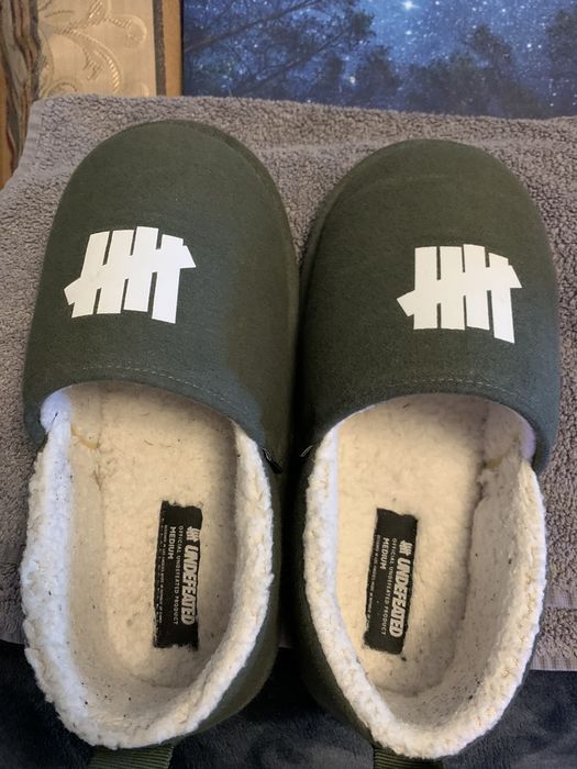 Undefeated hot sale house slippers