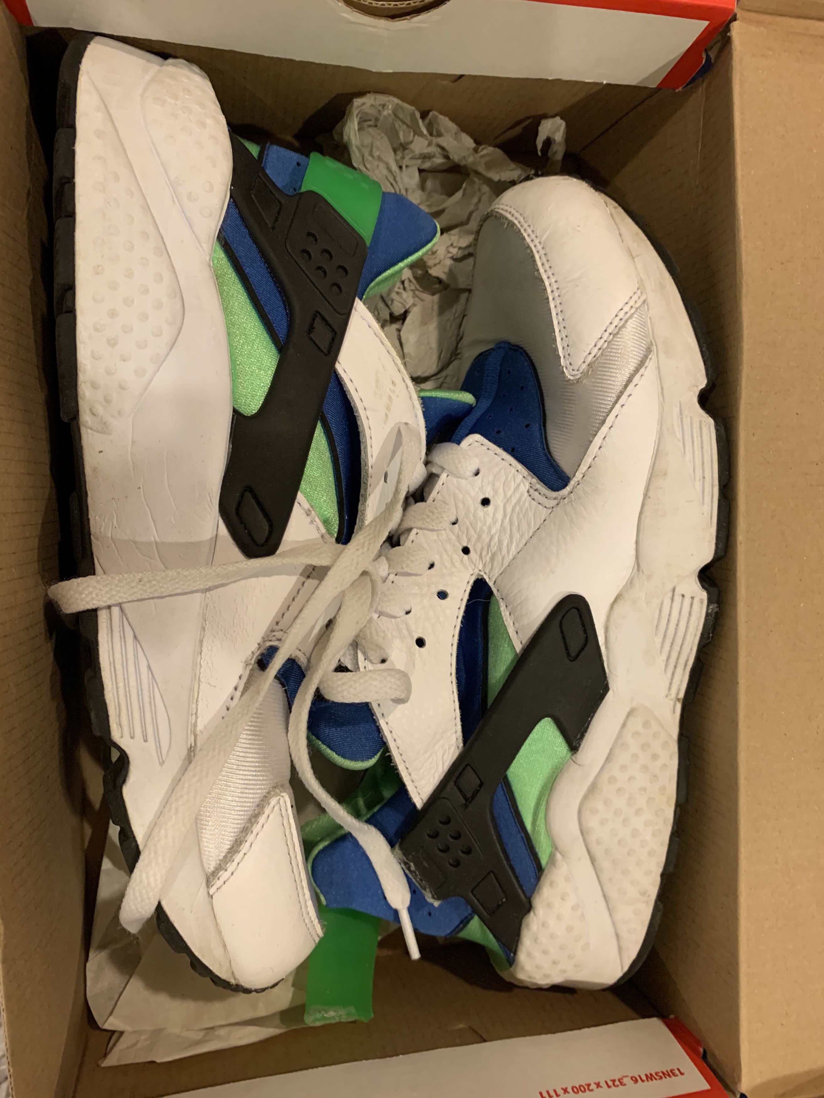 Air Huarache Scream Green size 9.5 with BROKEN STRAP Footwear