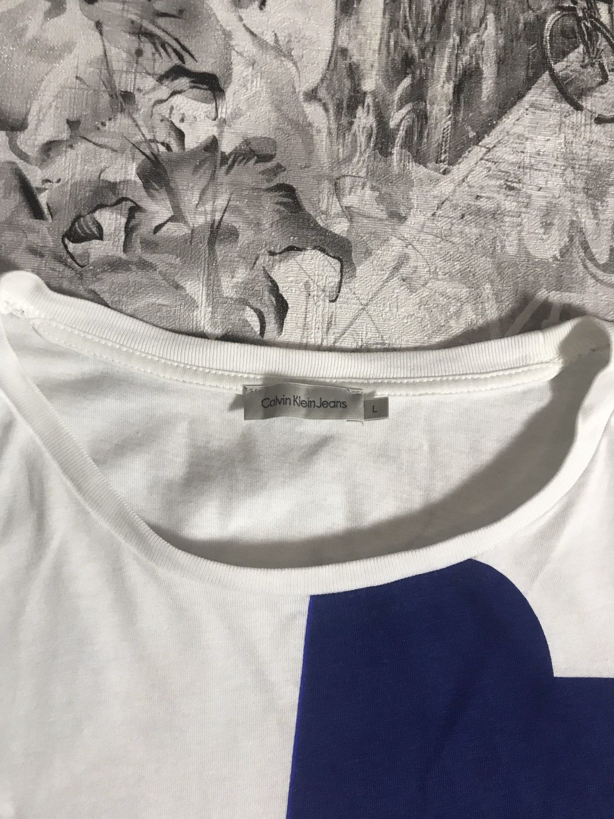 Calvin Klein CALVIN KLEIN BIG LOGO SPELL OUT TEE Size US L / EU 52-54 / 3 - 4 Thumbnail