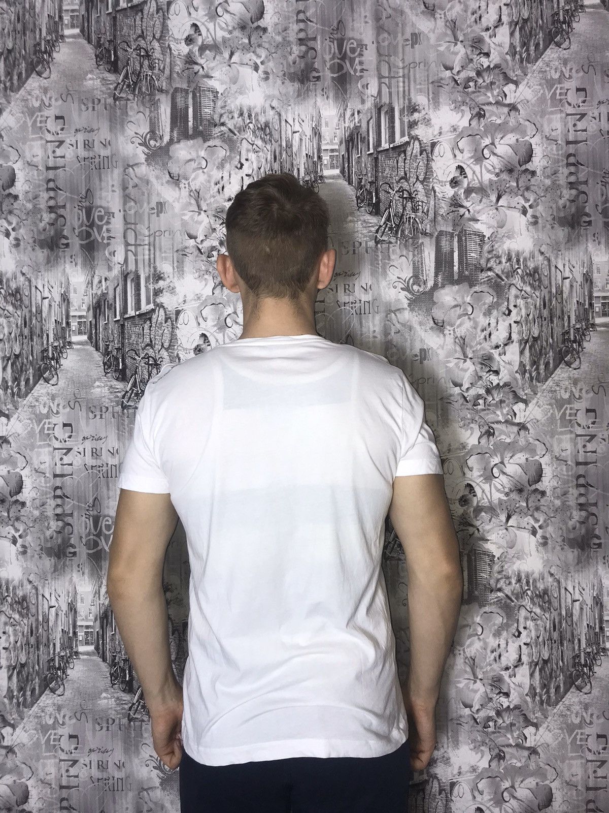 Calvin Klein CALVIN KLEIN BIG LOGO SPELL OUT TEE Size US L / EU 52-54 / 3 - 2 Thumbnail