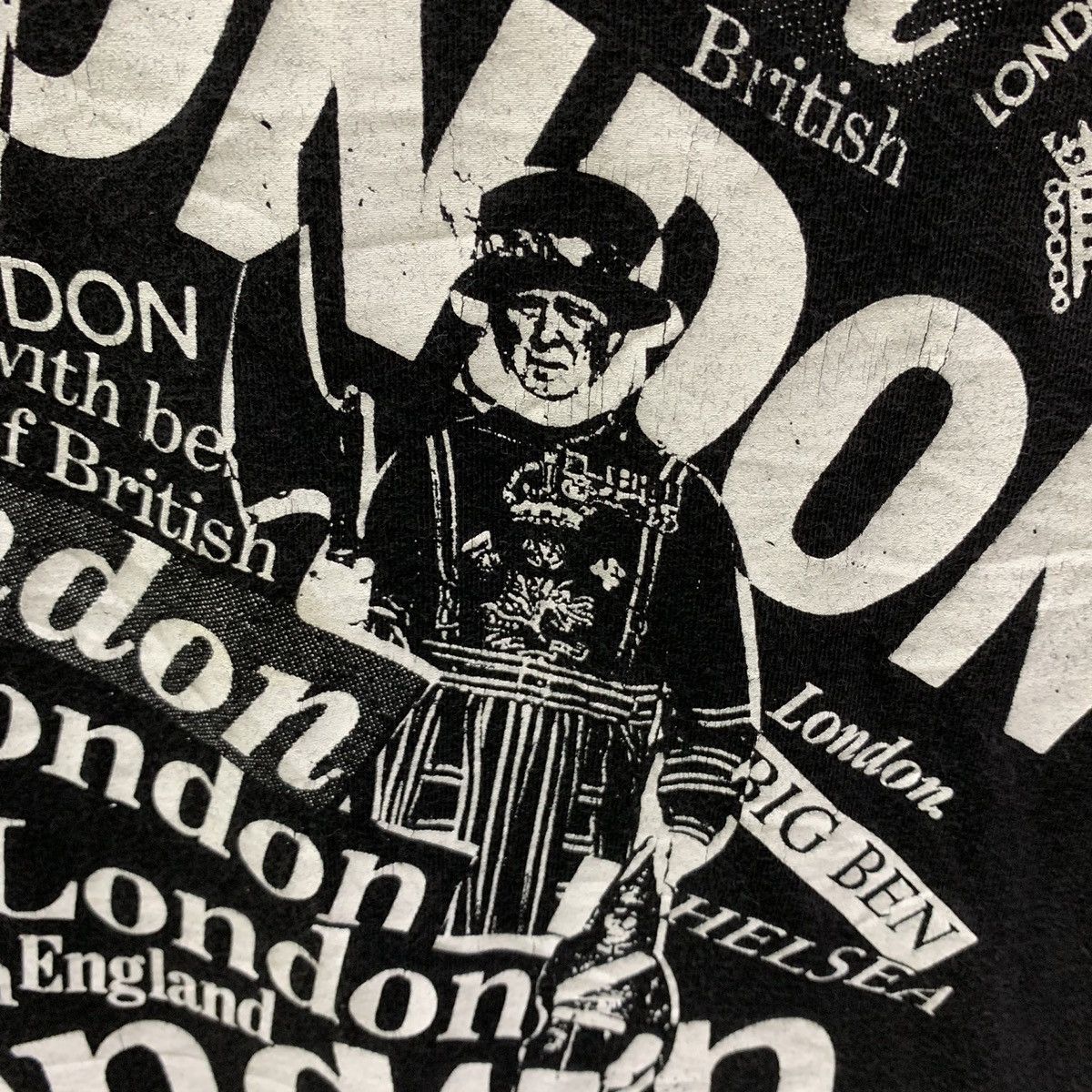 Vintage Vintage 90s Charles Queen London T-shirts Size US M / EU 48-50 / 2 - 10 Thumbnail