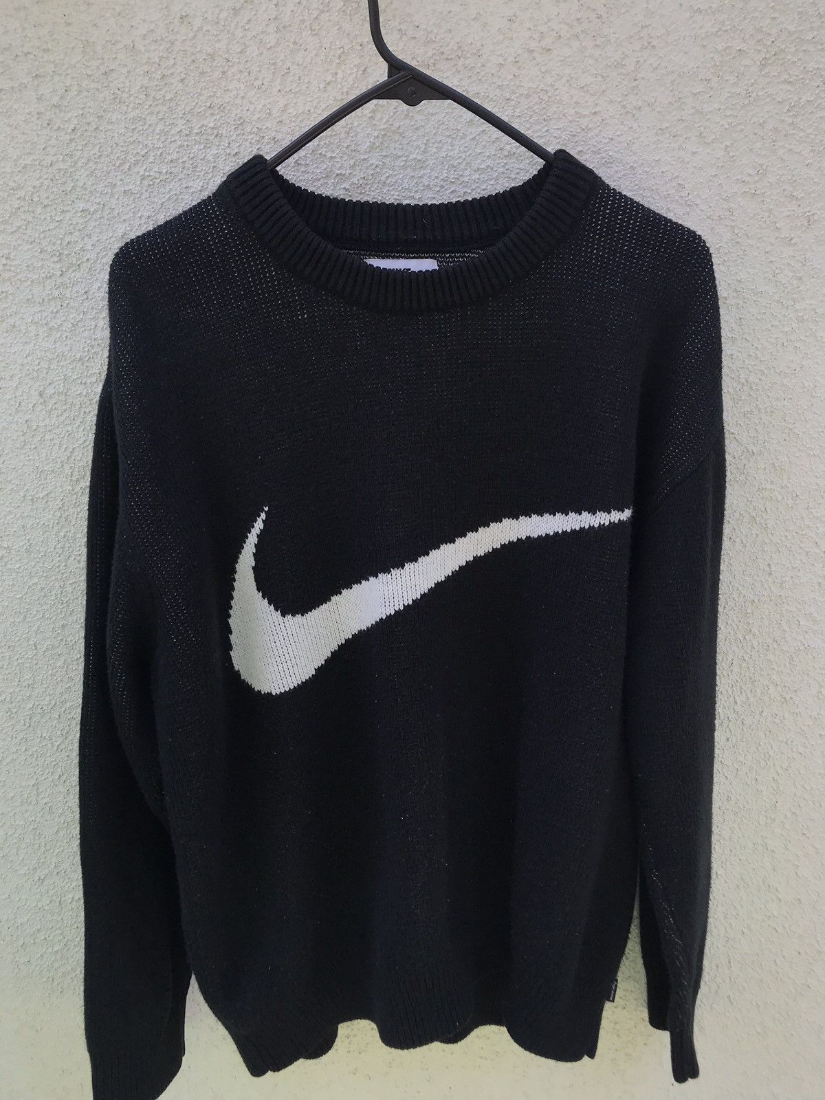 Supreme nike crewneck black hotsell
