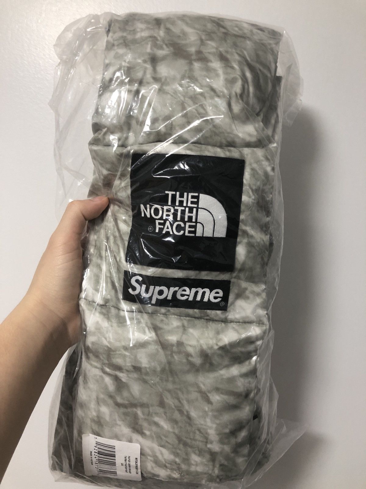 Supreme x The North Face Down Filled Paper Print Scarf