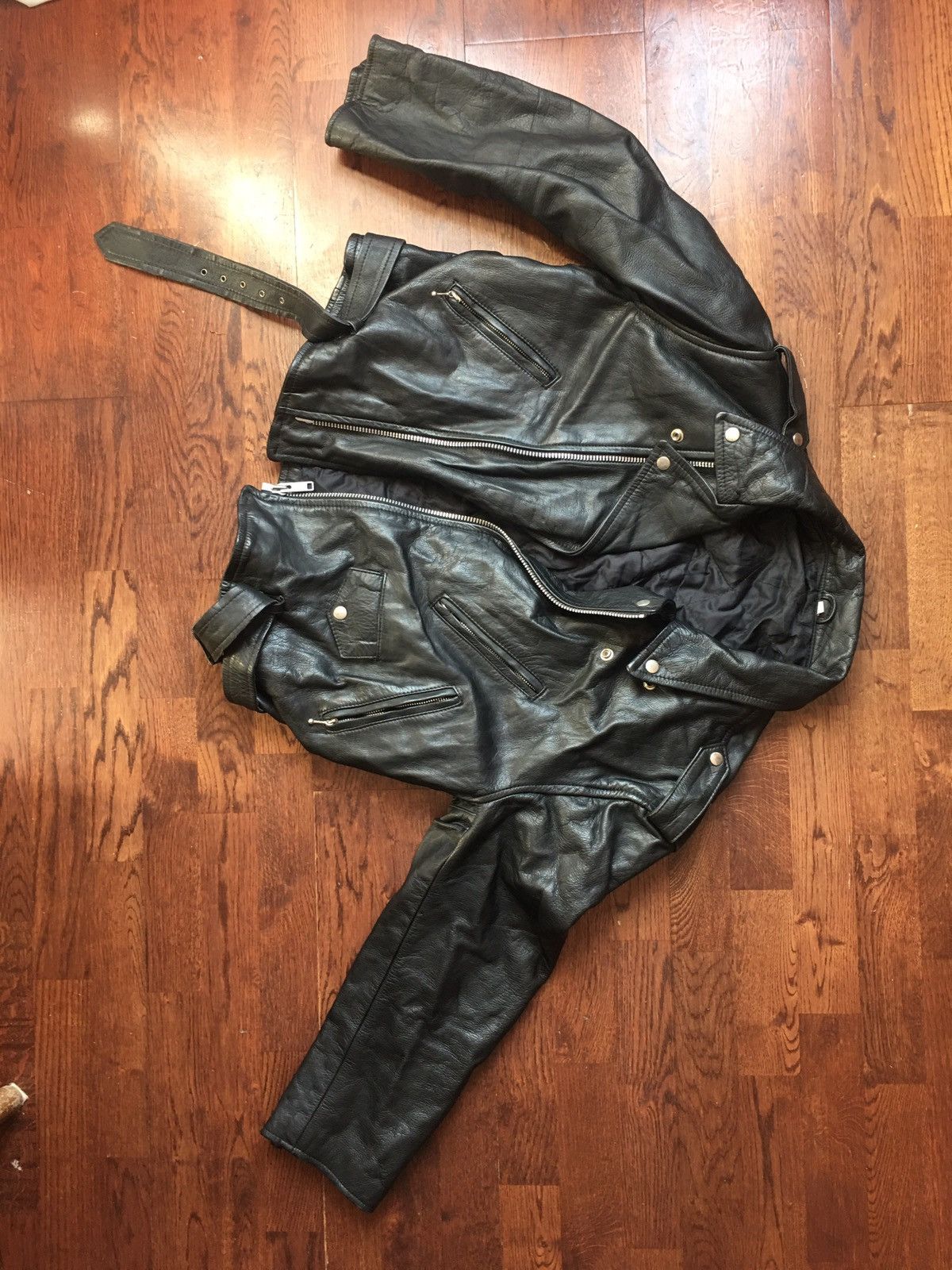 Leather jacket, « Perfecto » classical !!:)