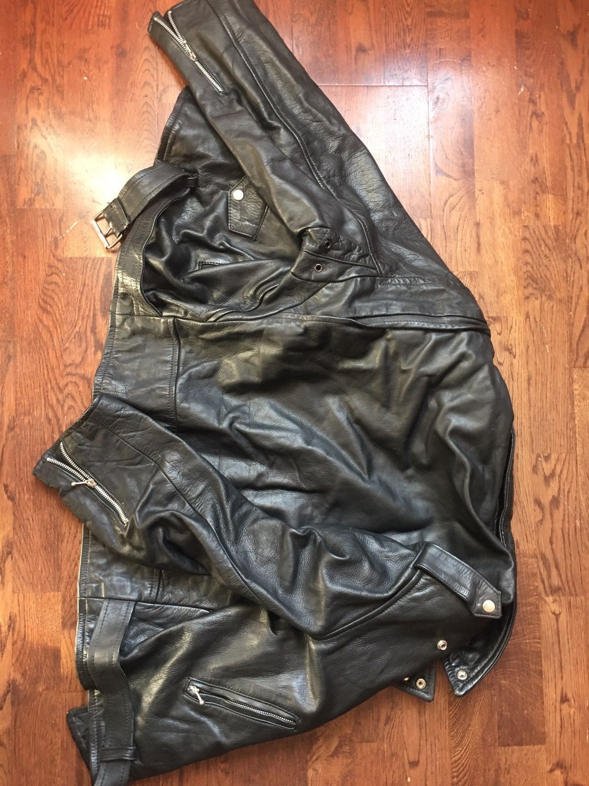 Leather jacket, « Perfecto » classical !!:)