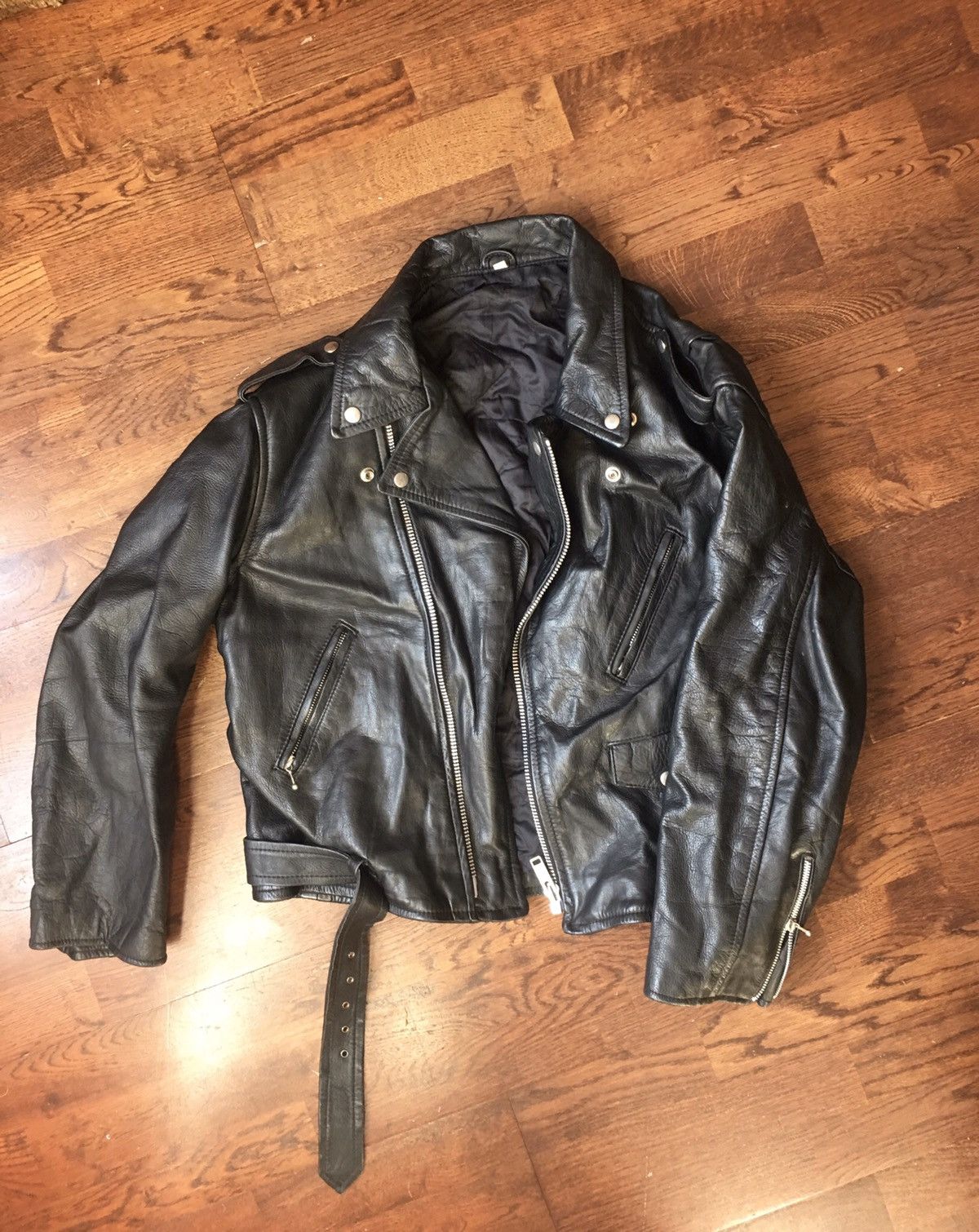 Leather jacket, « Perfecto » classical !!:)