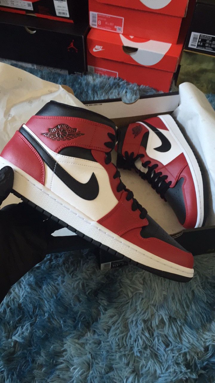BRED Nike Air Jordan 1 Mid Chi Black Toe High Top Sneaker