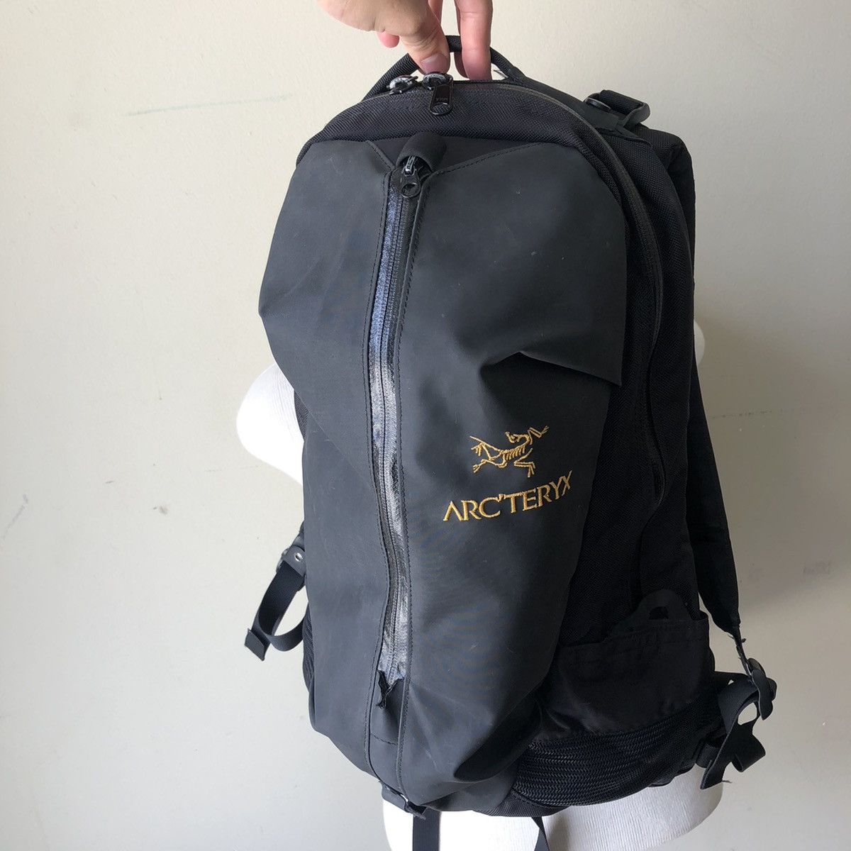 Arc'teryx | ARRO22 BACKPACK Black yellow