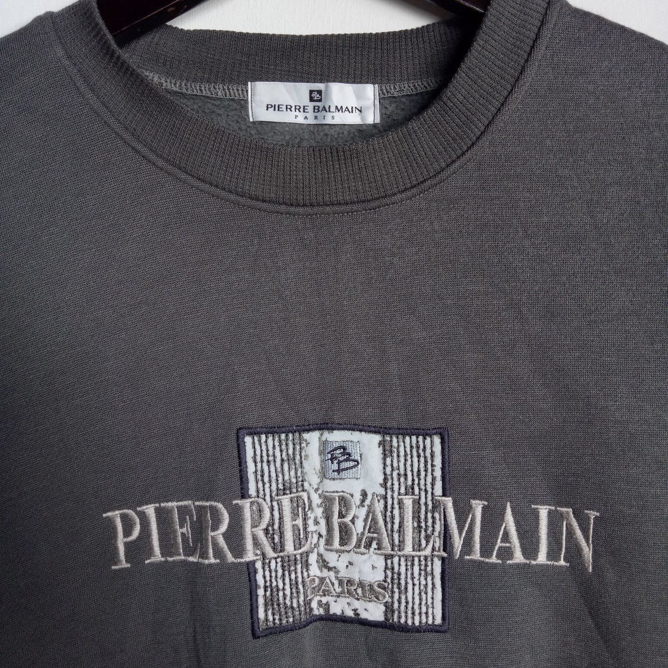 VINTAGE Pierre Balmain Paris Sweatshirt embroidered sweater