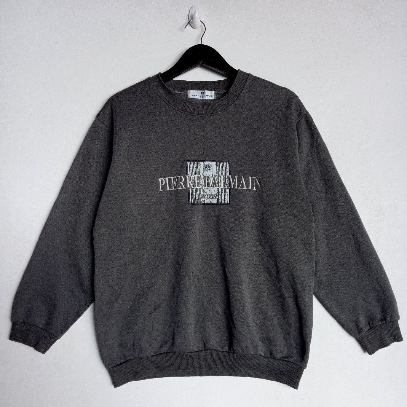VINTAGE Pierre Balmain Paris Sweatshirt embroidered sweater