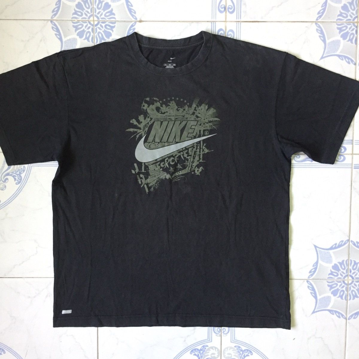 Nike Nike Sport Dri-Fit Short Sleeve Tshirt Size US XL / EU 56 / 4 - 1 Thumbnail