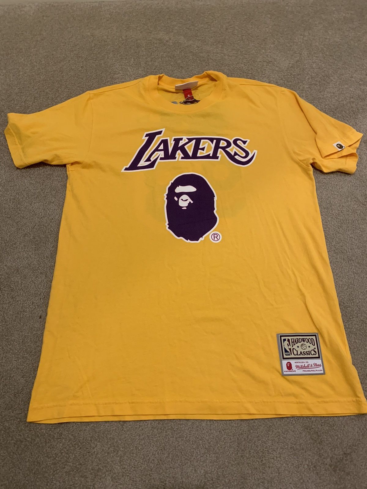 Authentic BAPE x Mitchell N Ness LAKERS T-Shirt Adult Small for