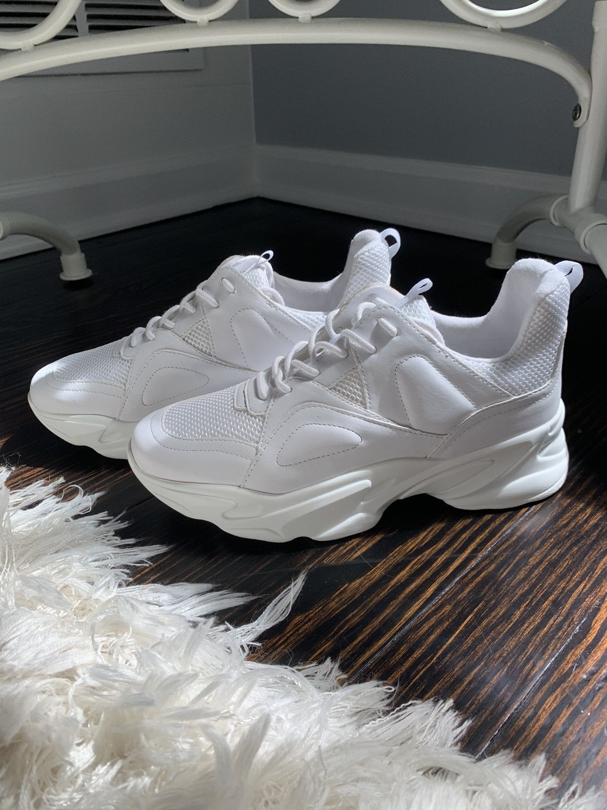 Steve madden movement white on sale sneaker